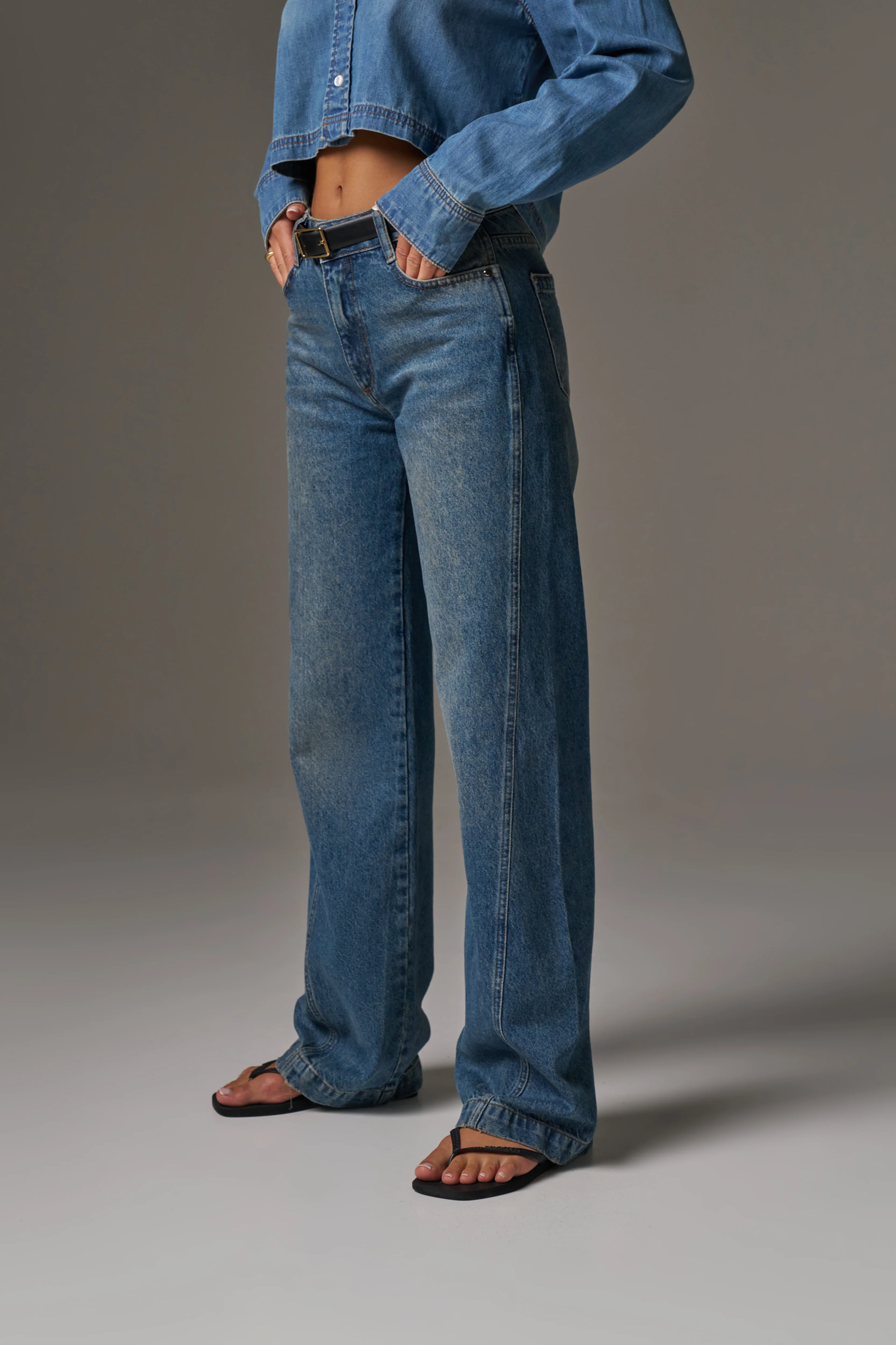 RELAXED STRAIGHT LEG JEANS - MID BLUE WASH