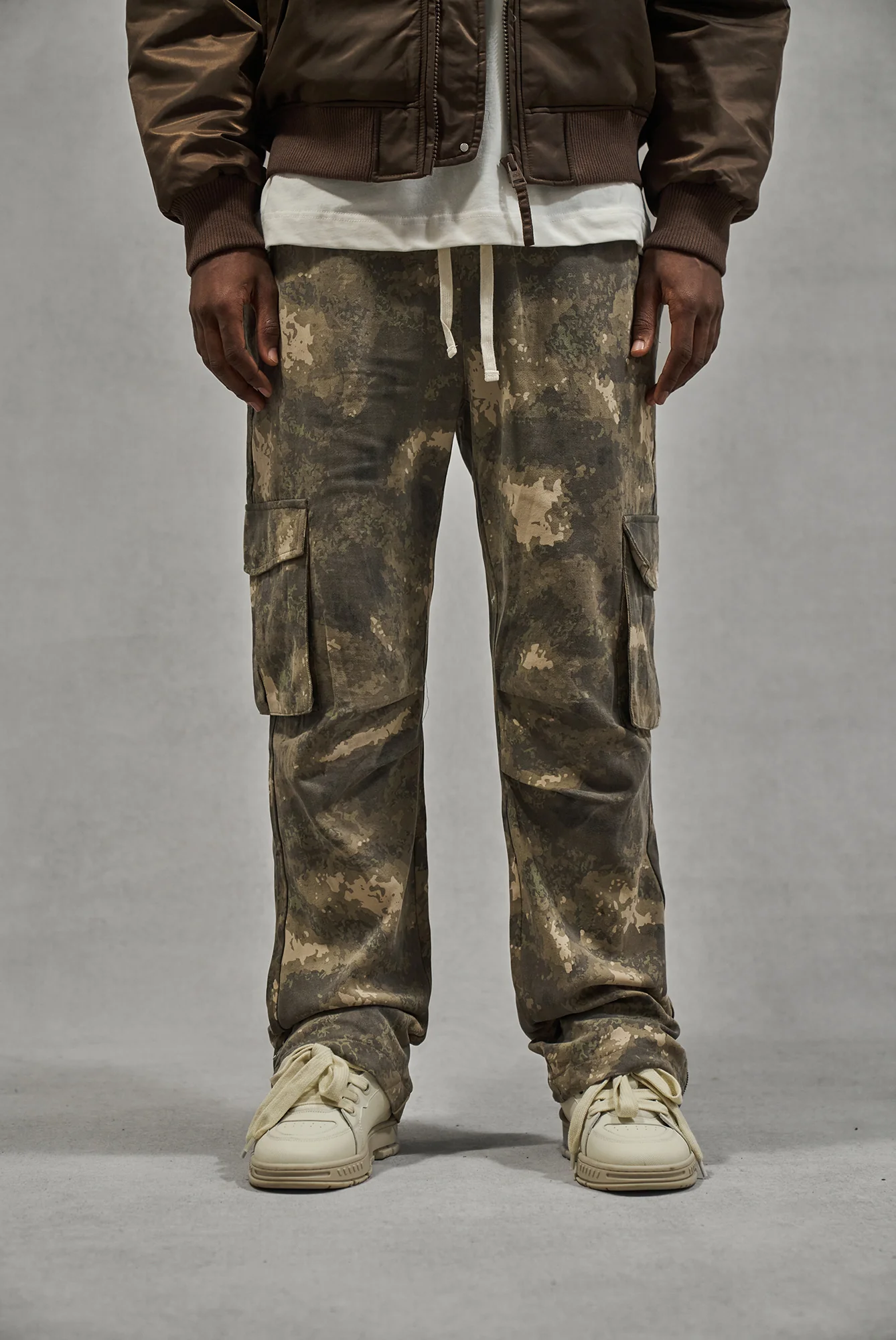 CAMO STRAIGHT LEG CARGOS - BEIGE
