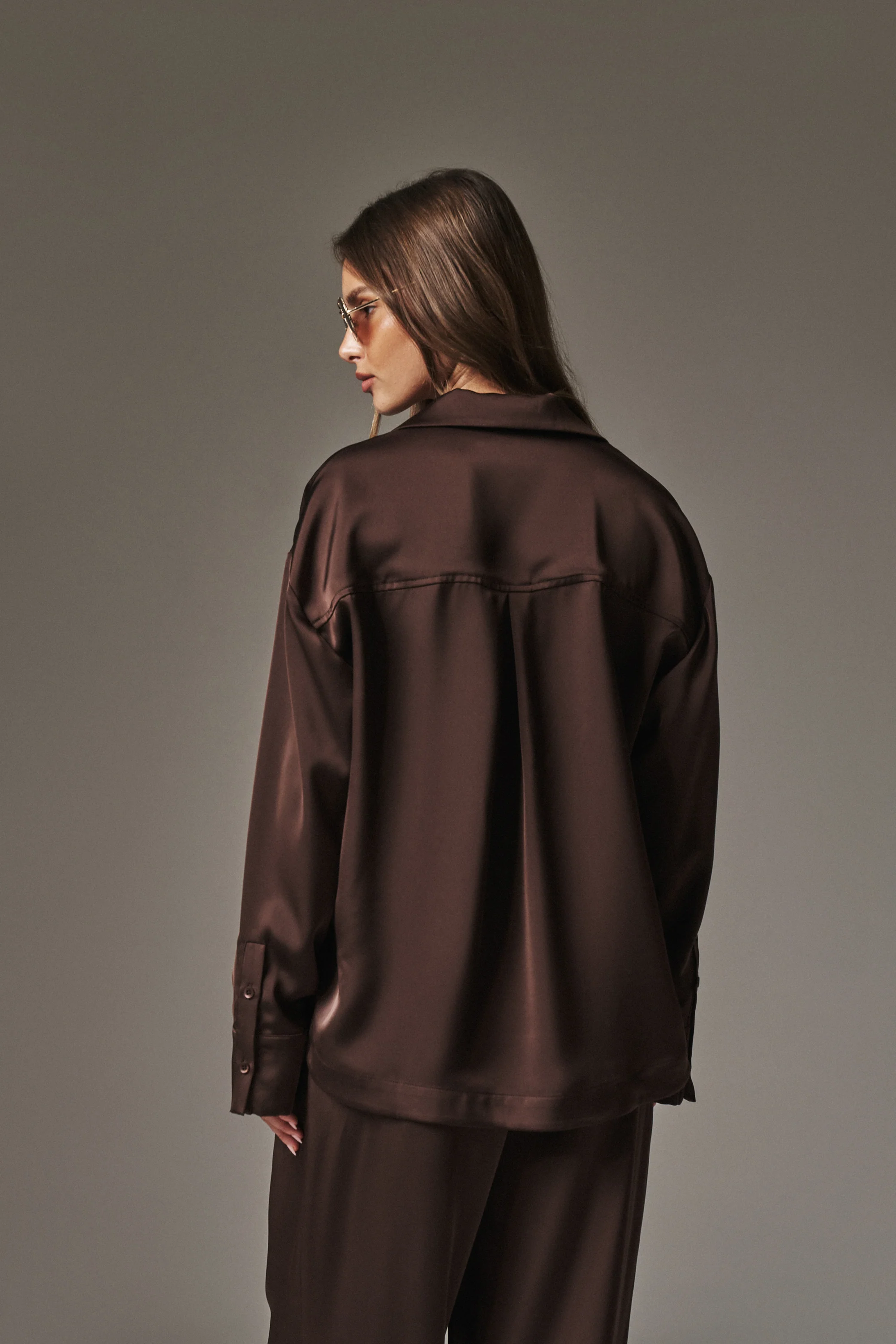 SATIN TAILORED RELAXED SHIRT - DEEP CHOCOLATE