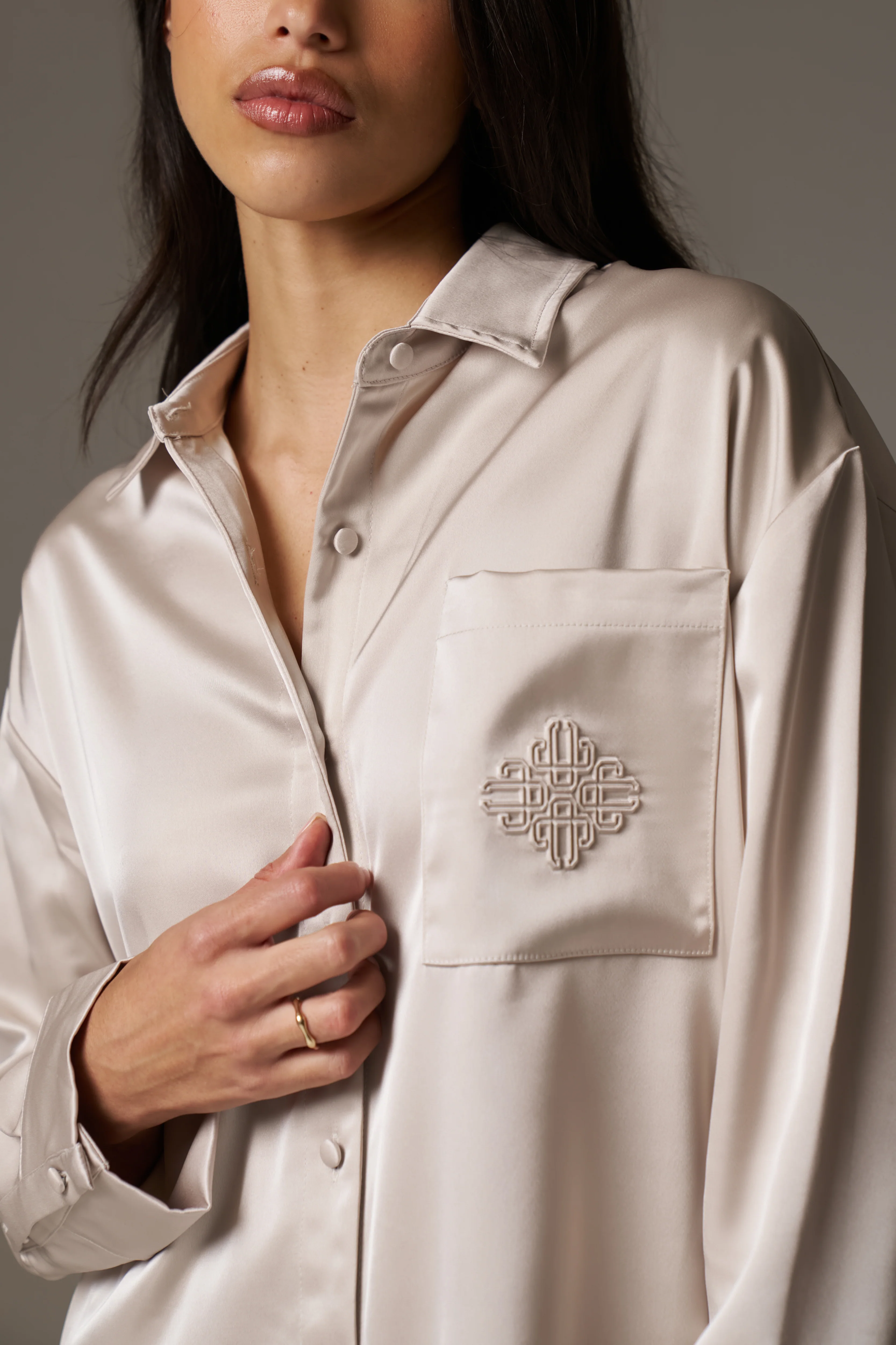 SATIN EMBLEM SHIRT - BEIGE