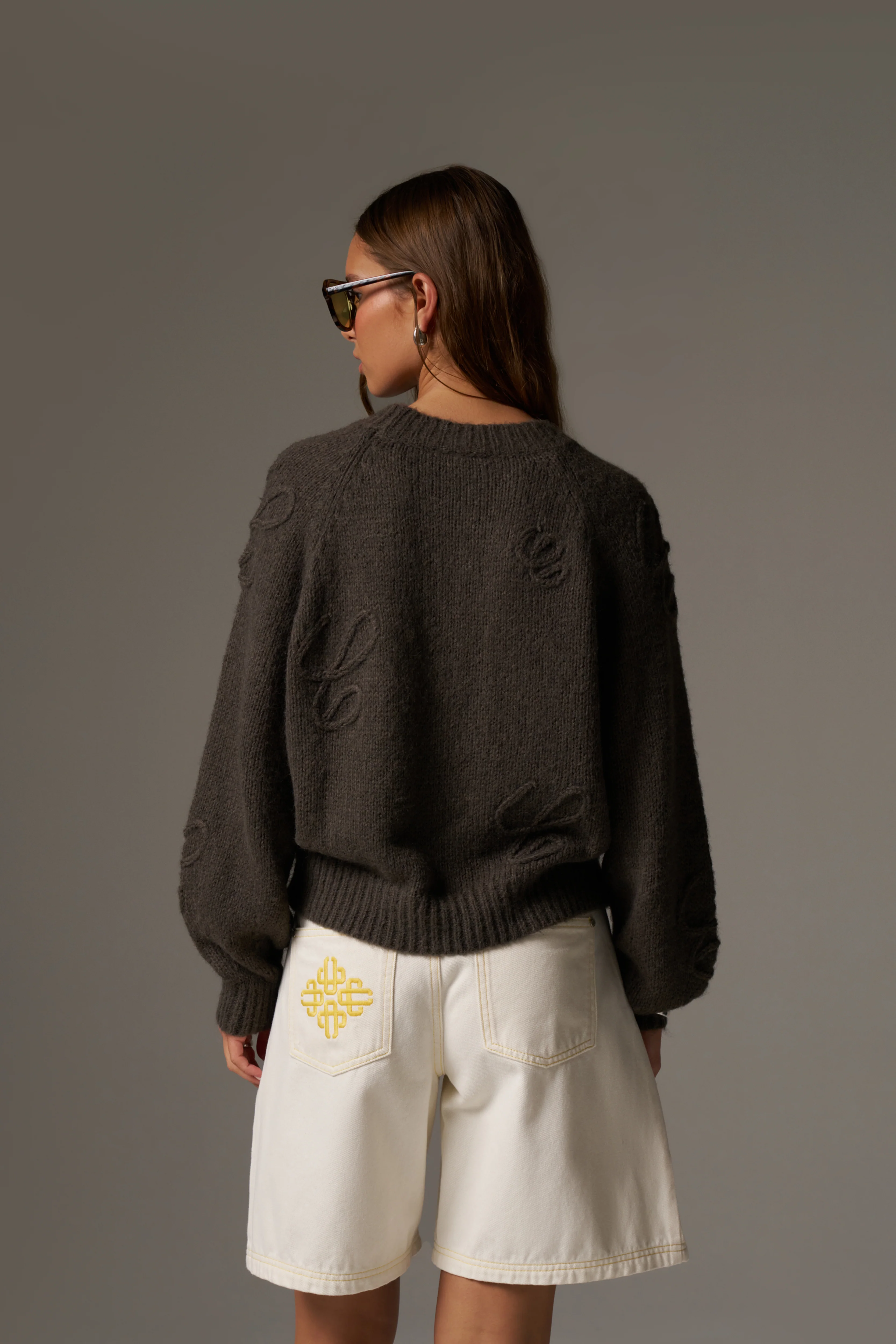 SCRIPT APPLIQUE OVERSIZED JUMPER - COCOA