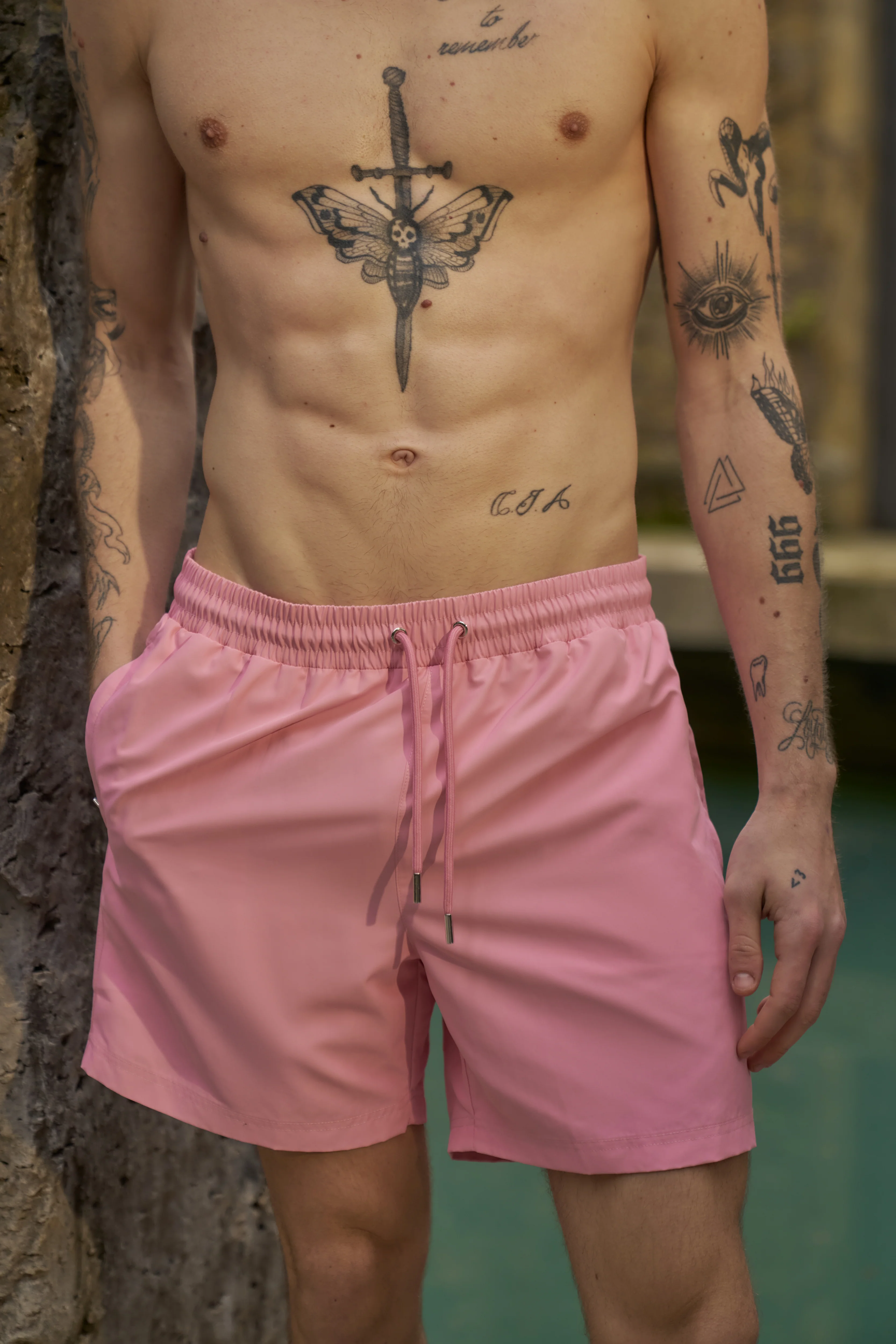 WATER REACTIVE EMBLEM SWIM SHORT - PINK