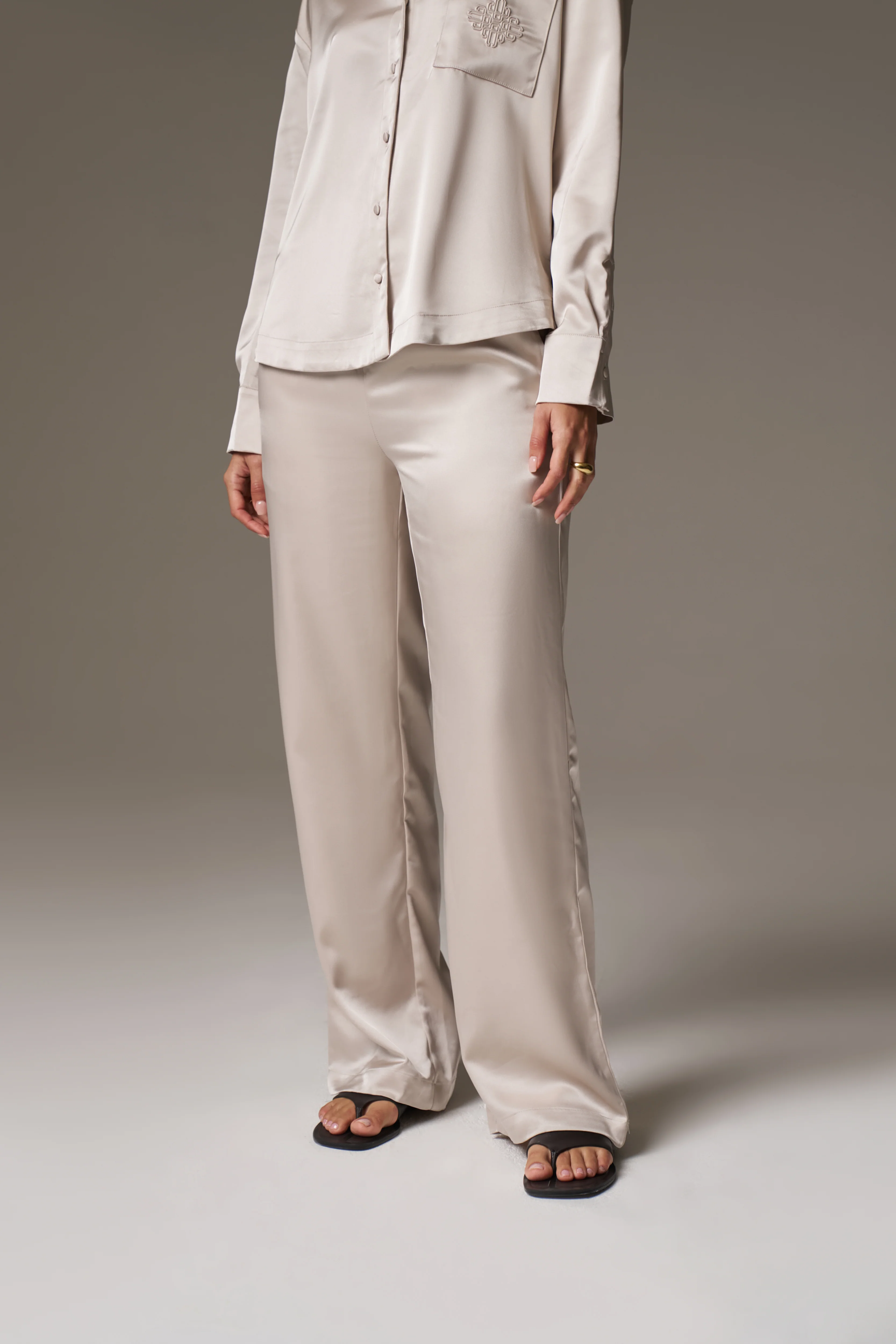 SATIN EMBLEM TROUSERS - BEIGE