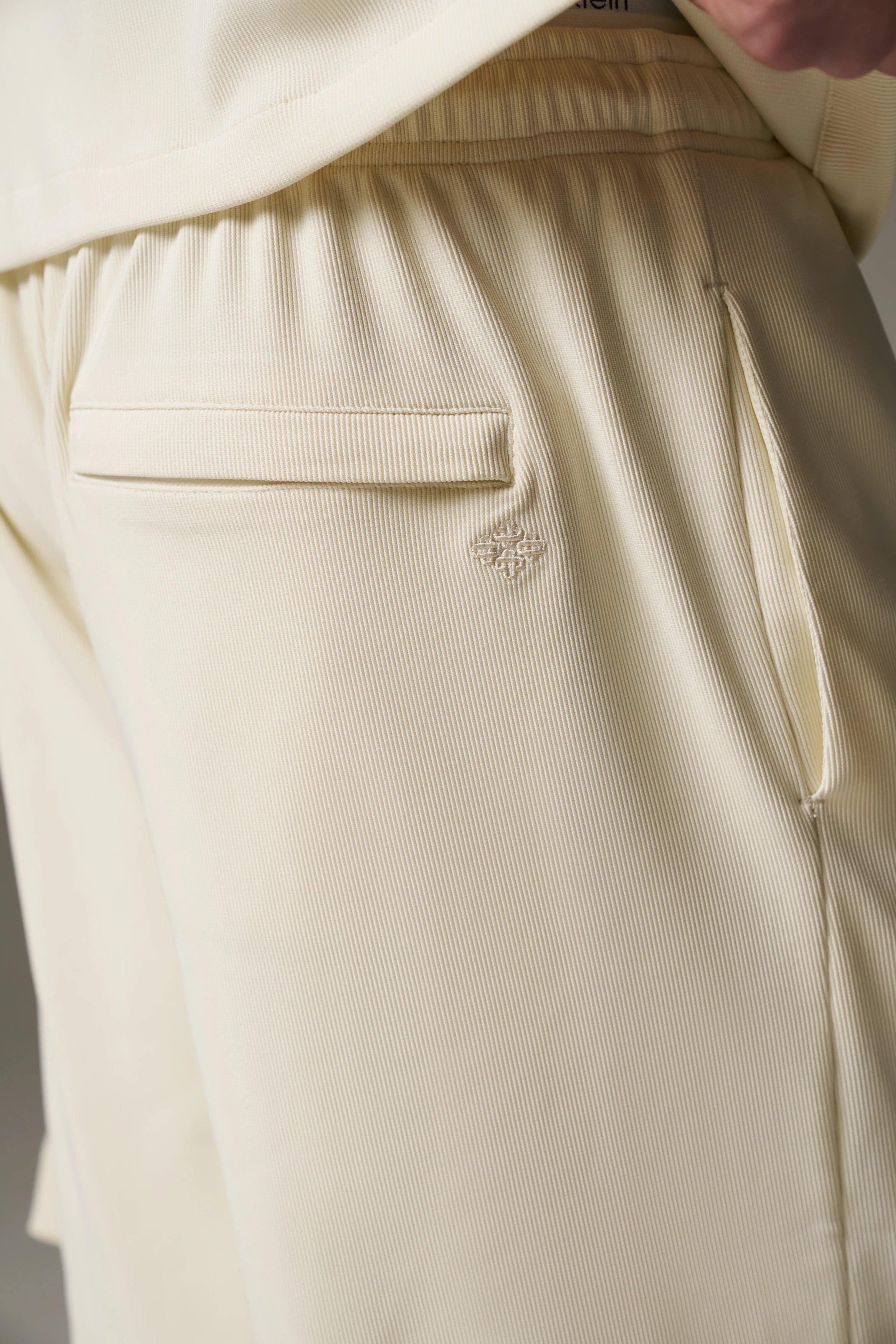 RIBBED SHORTS - OFF WHITE