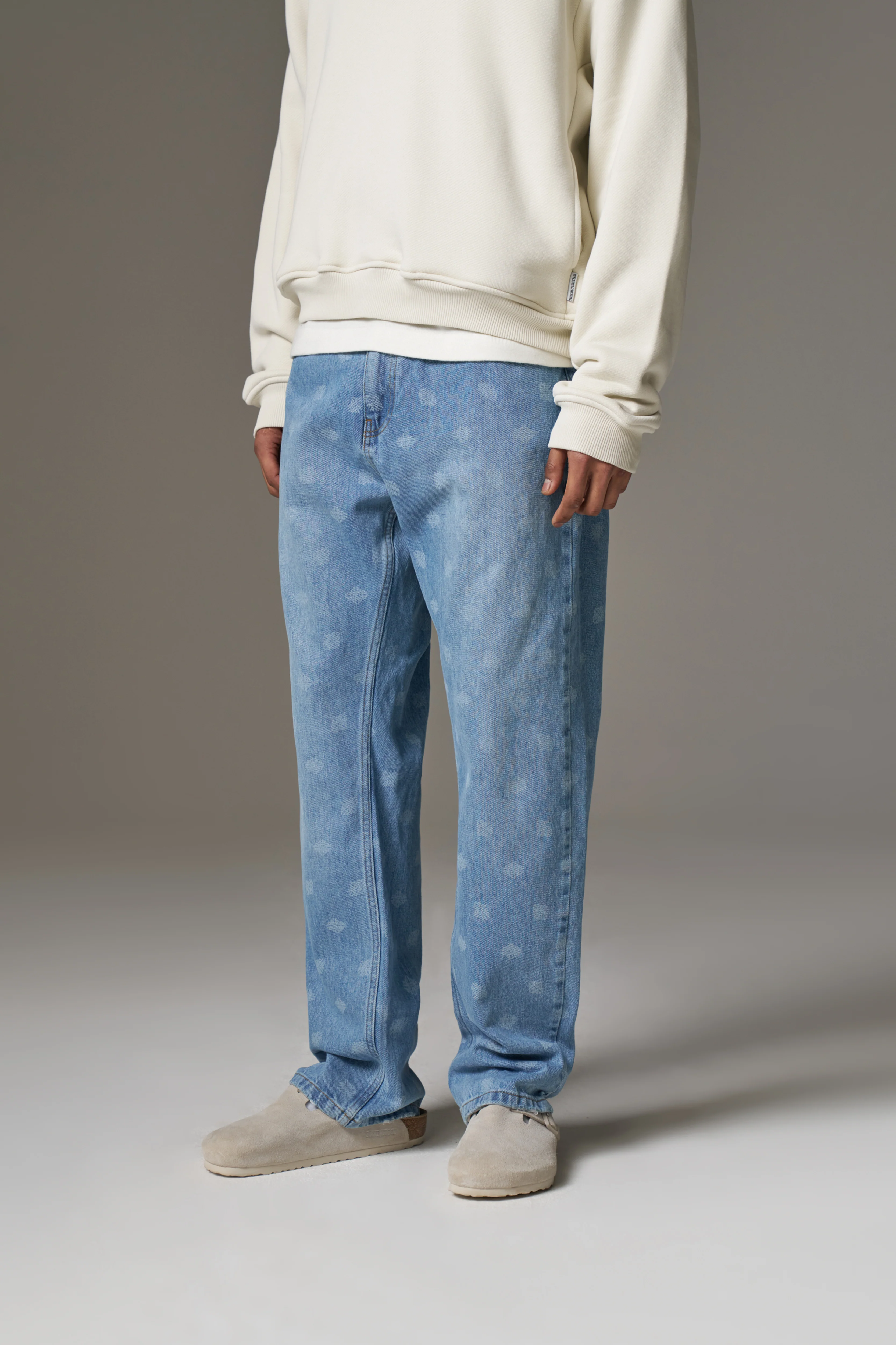 LASER PRINT EMBLEM JEANS - BLUE WASH