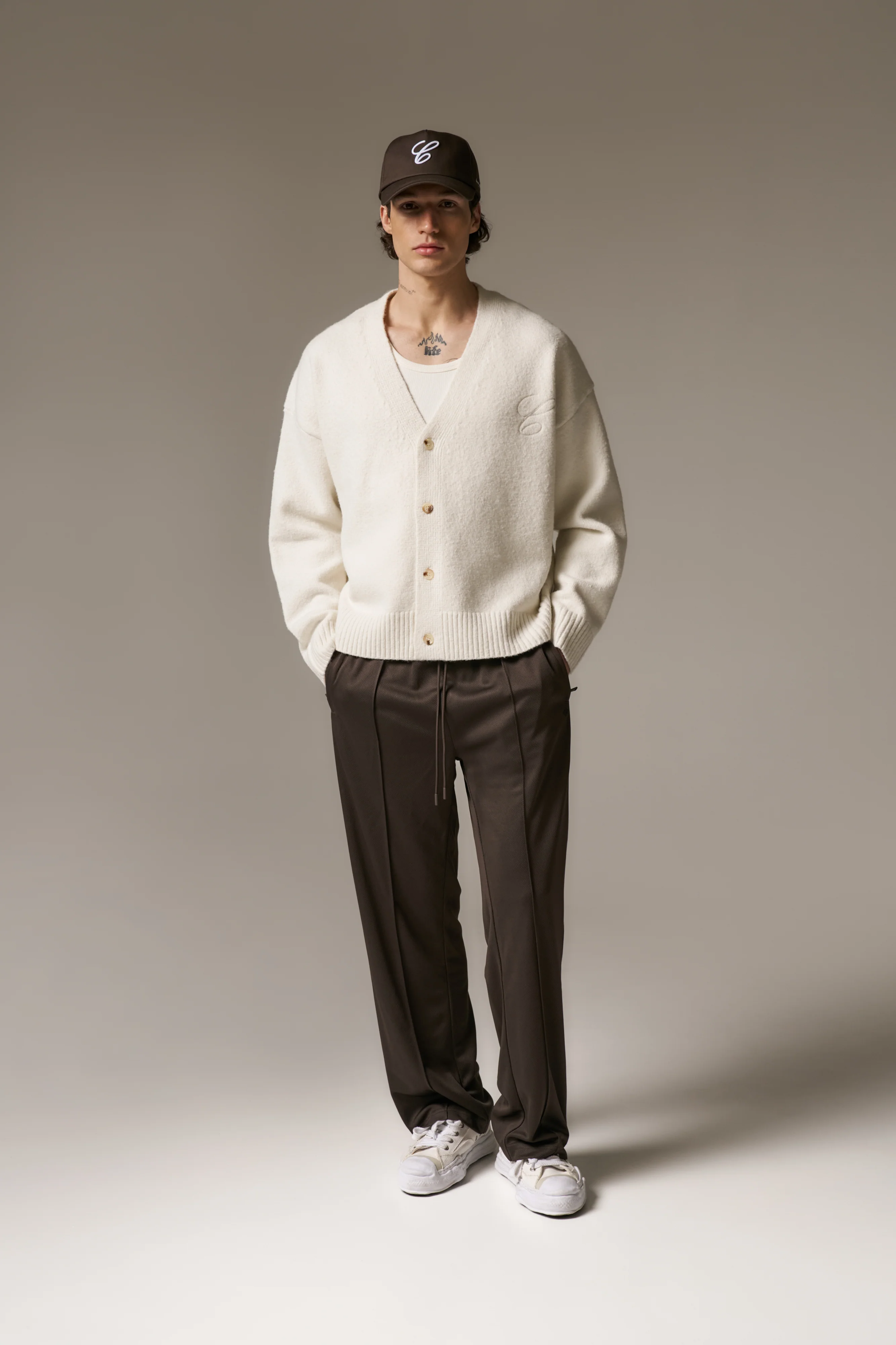 C EMBROIDERY KNITTED CARDIGAN - OFF WHITE