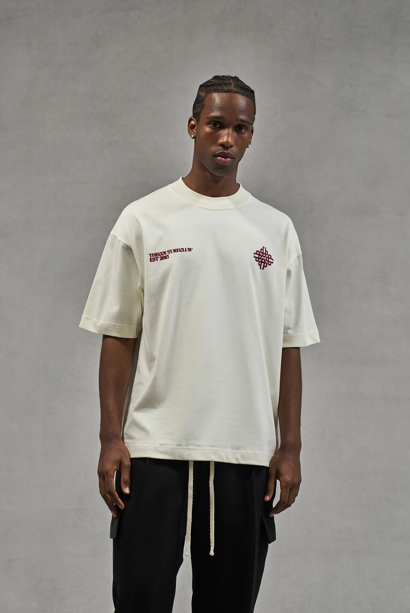 BLURRED GRAPHIC EMBLEM T-SHIRT - BURGUNDY