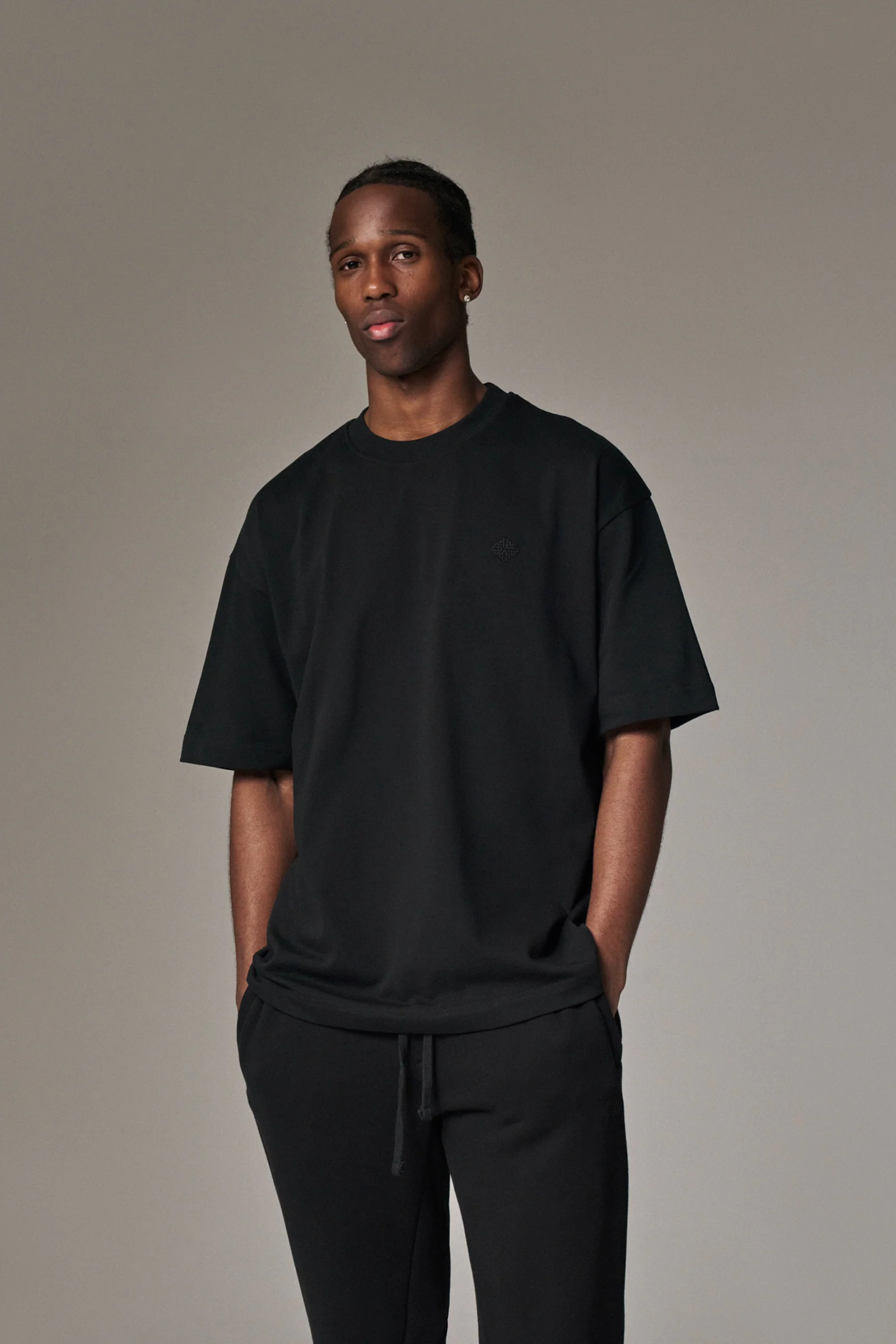 LAUNDERED CLASSICS T-SHIRT - BLACK