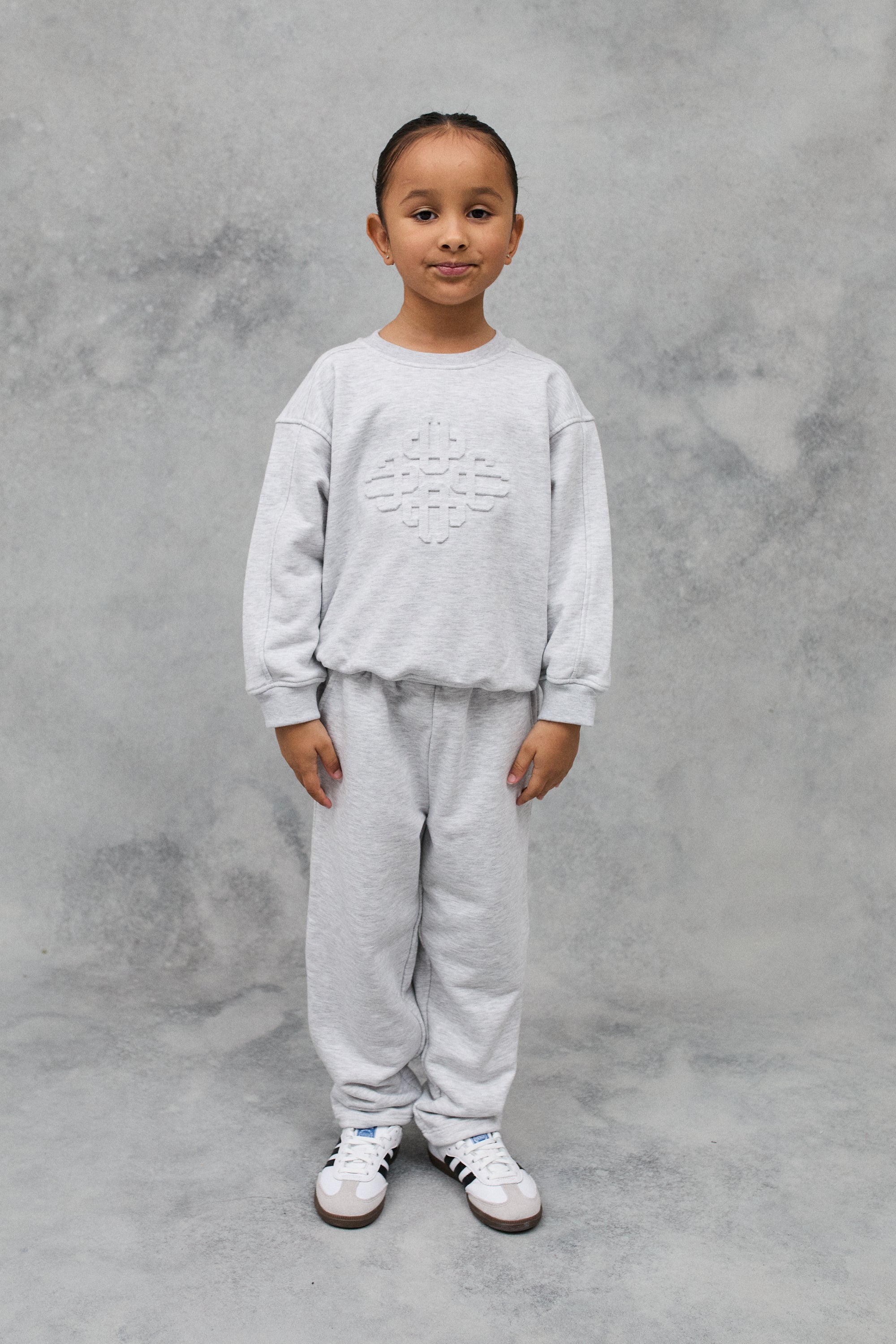 JNR EMBOSSED EMBLEM SWEATSHIRT - GREY MARL