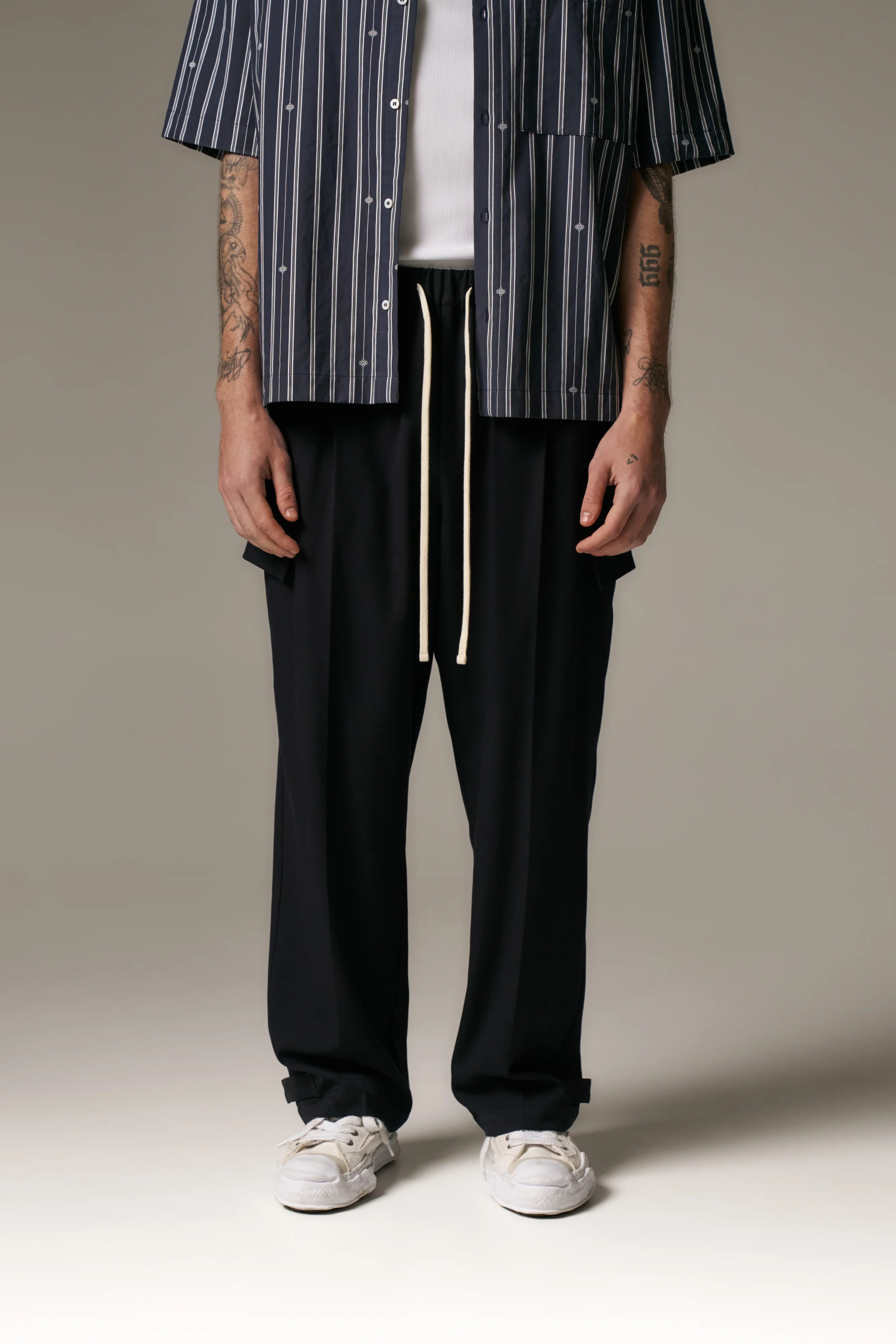 PLEATED WIDE LEG TROUSER - NAVY