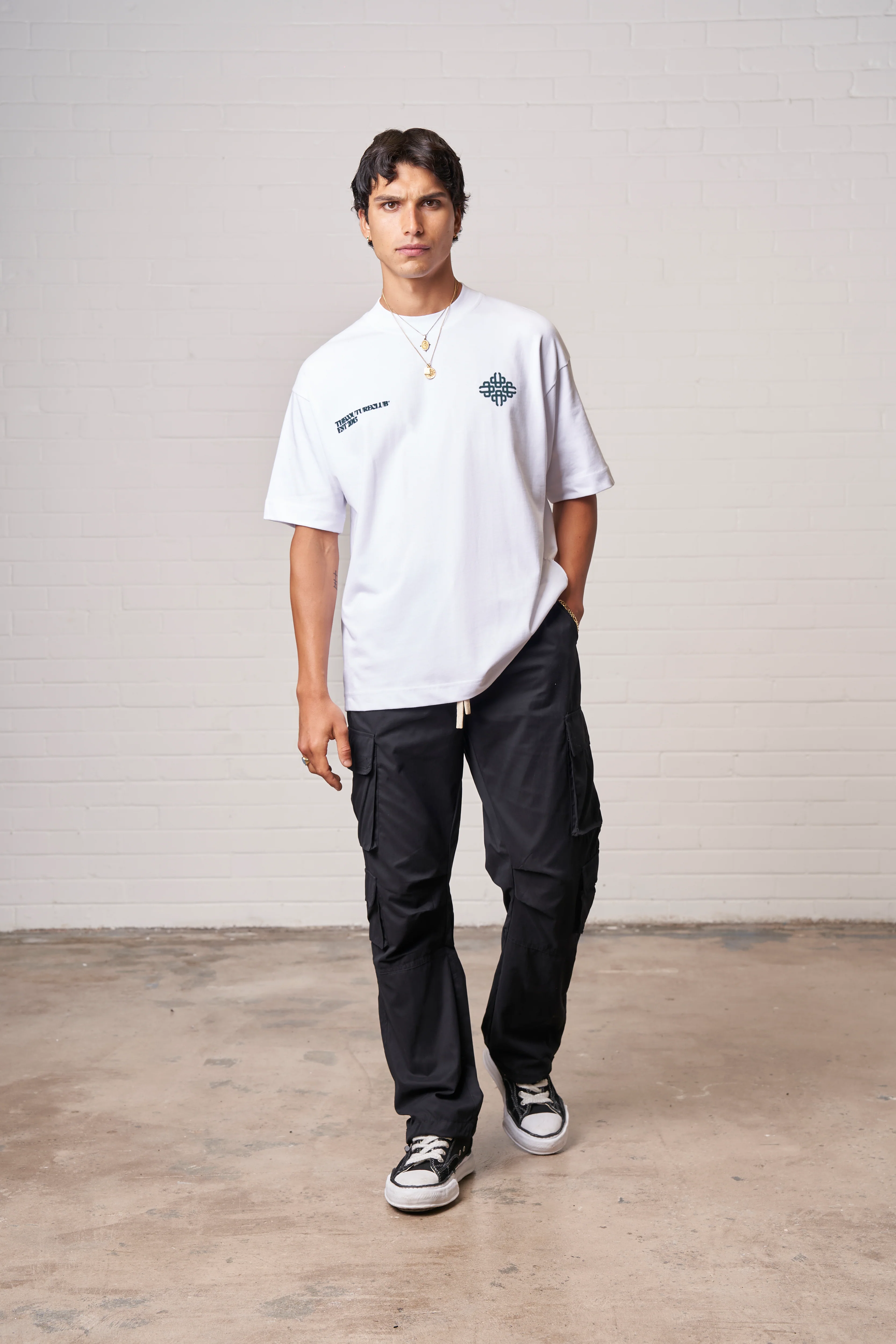 BLURRED GRAPHIC EMBLEM T-SHIRT - GREEN