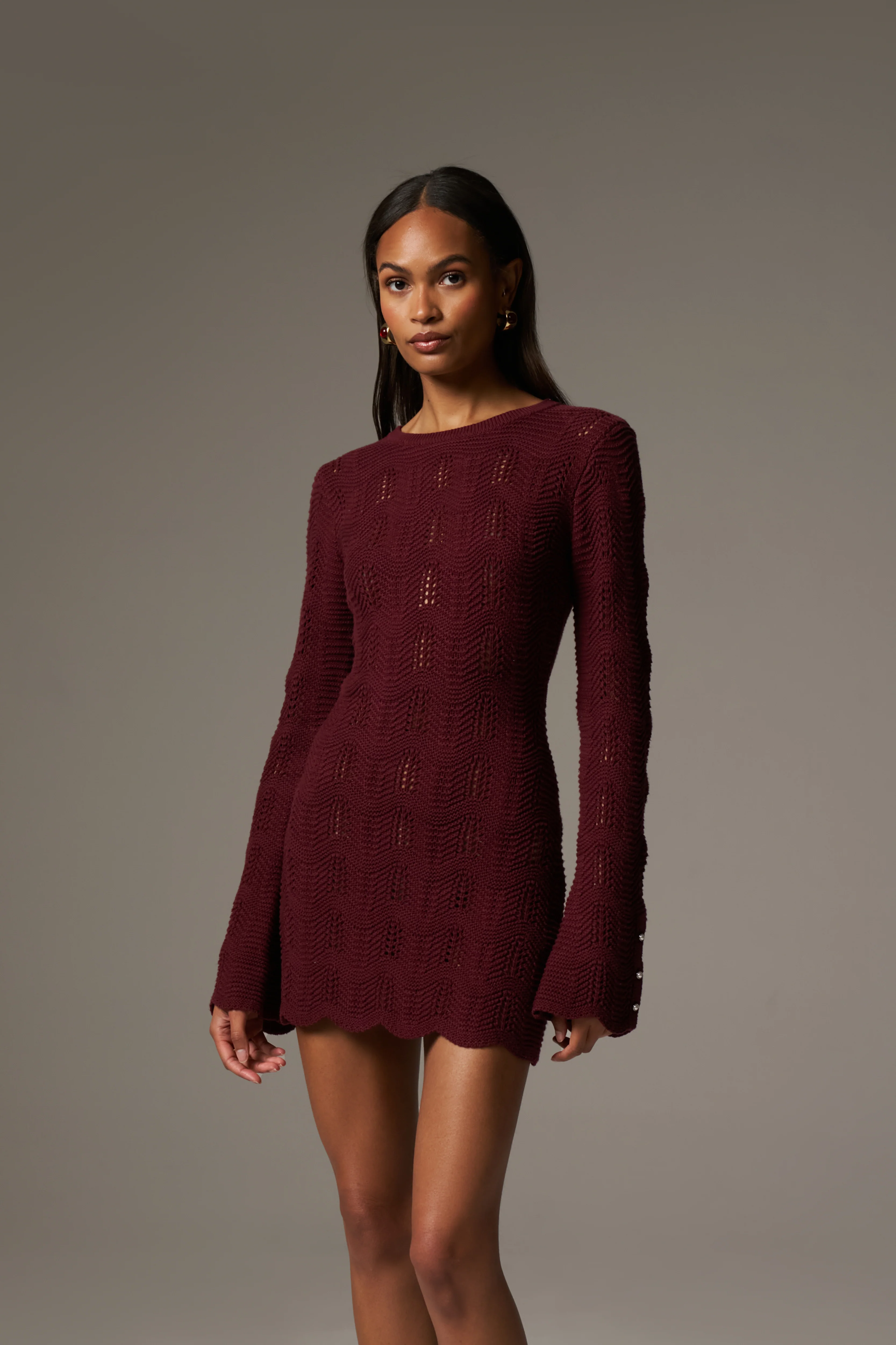 SCALLOP EDGE KNITTED MINI DRESS - BURGUNDY