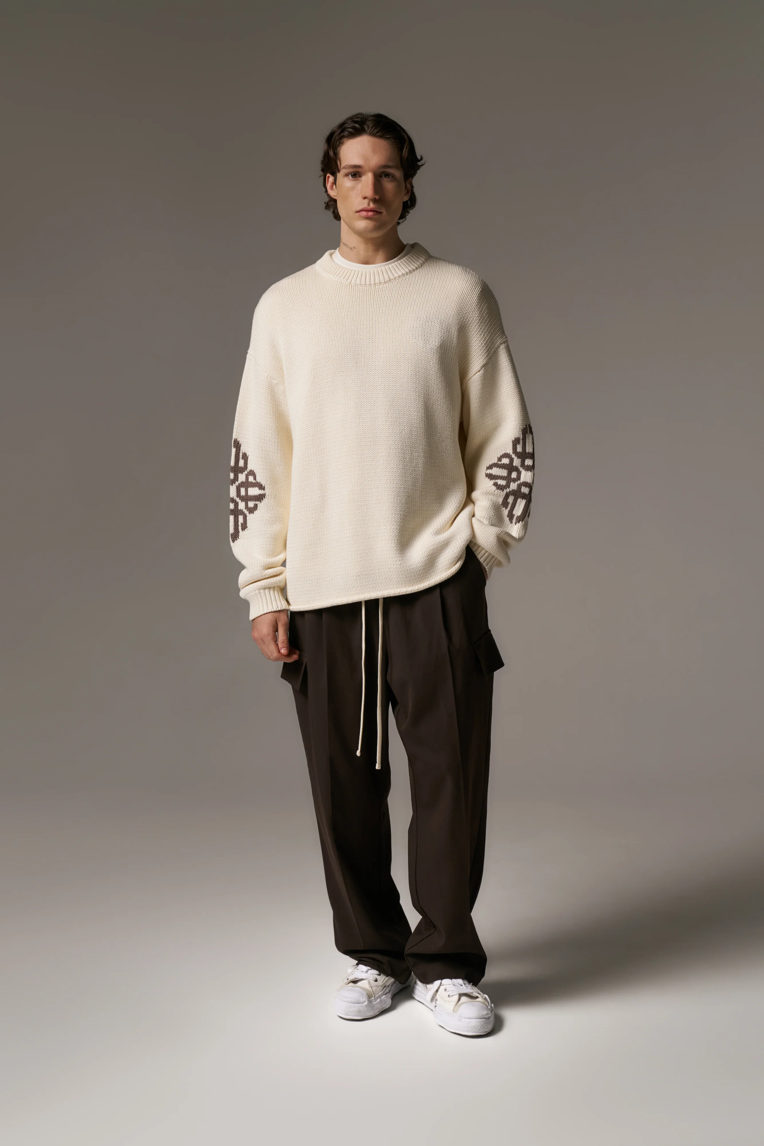 CHUNKY KNIT EMBLEM JUMPER - OFF WHITE