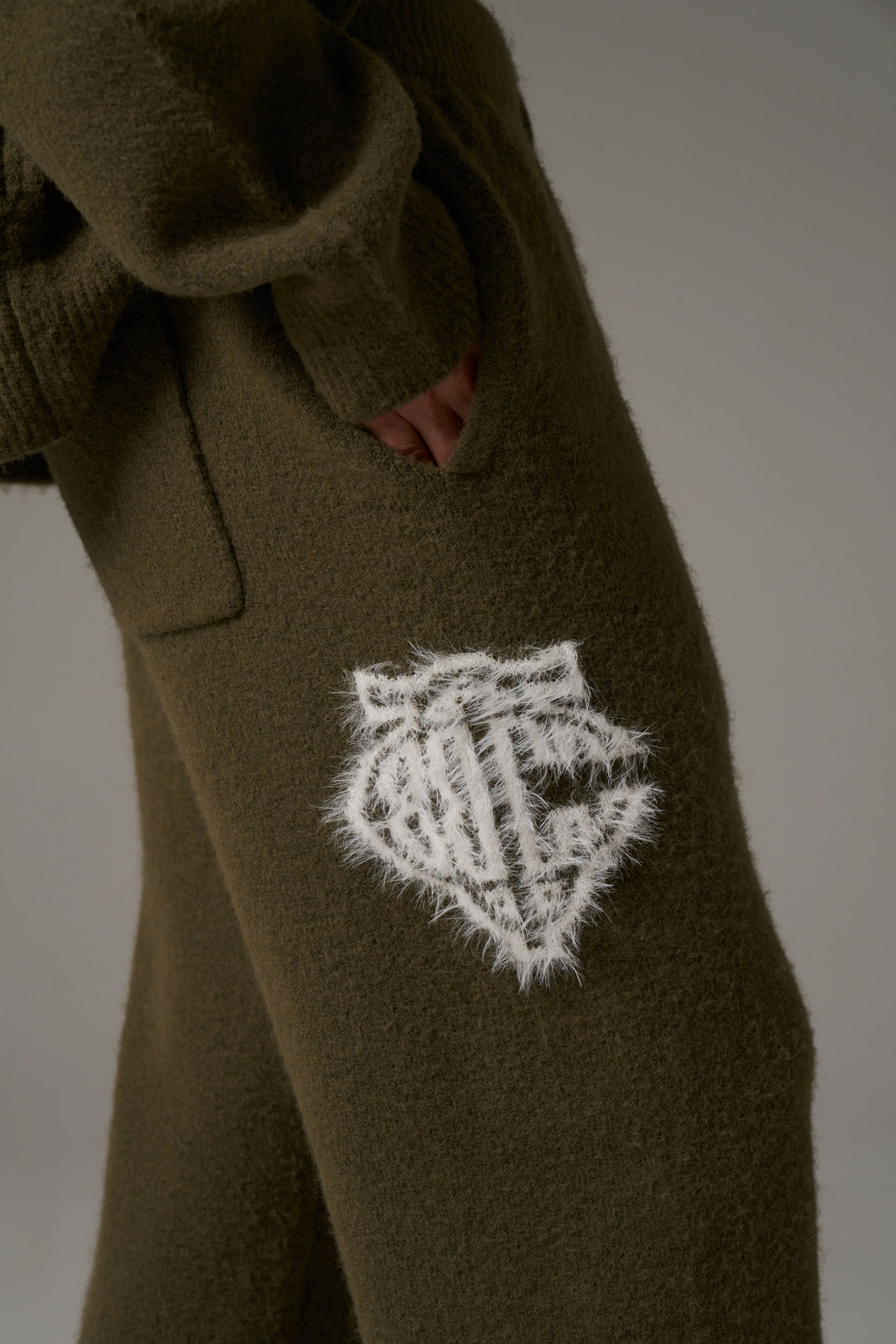 MONGRAM EMBLEM FLUFFY KNIT JOGGERS - KHAKI