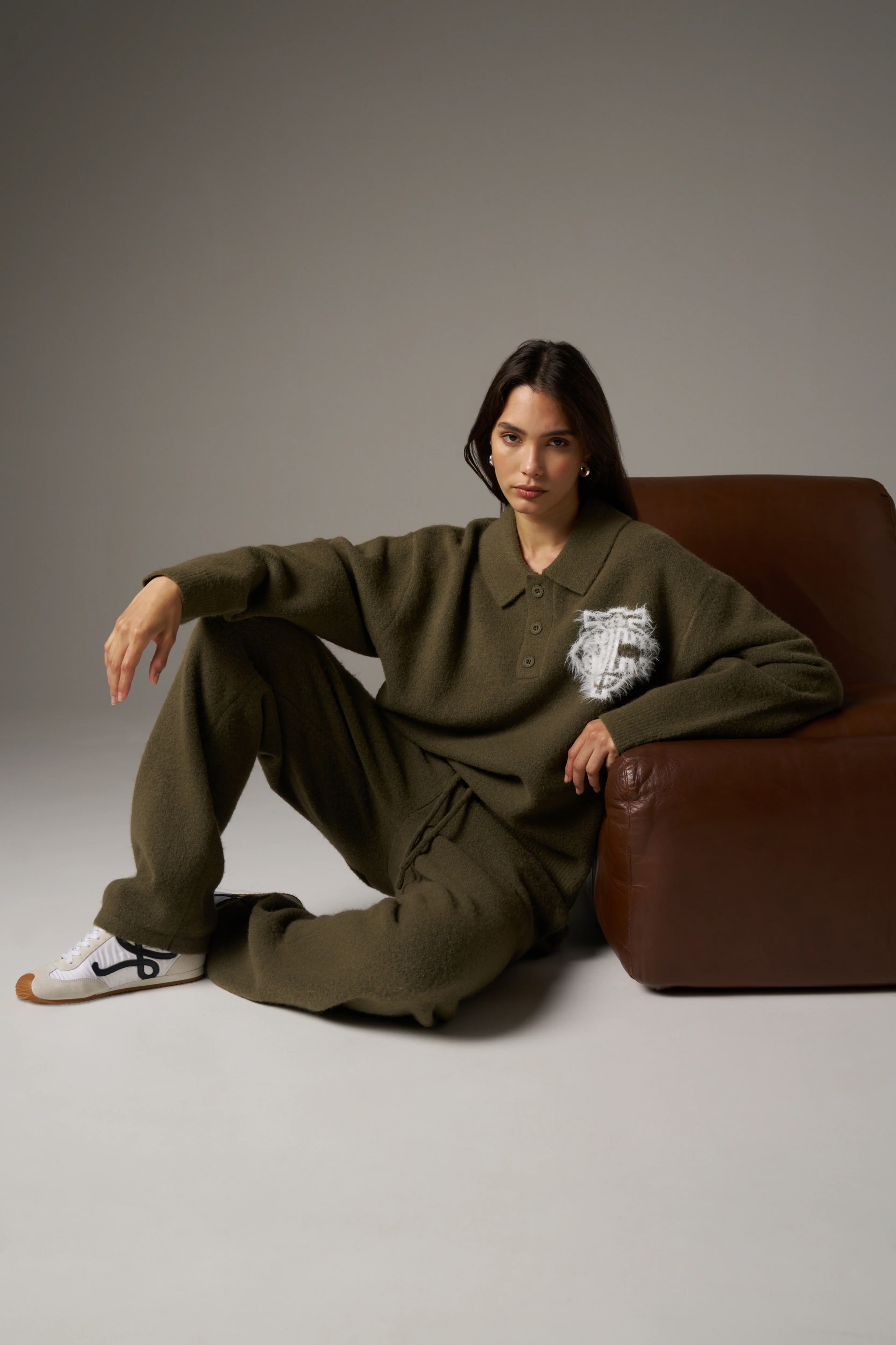 MONOGRAM EMBLEM FLUFFY KNIT POLO - KHAKI