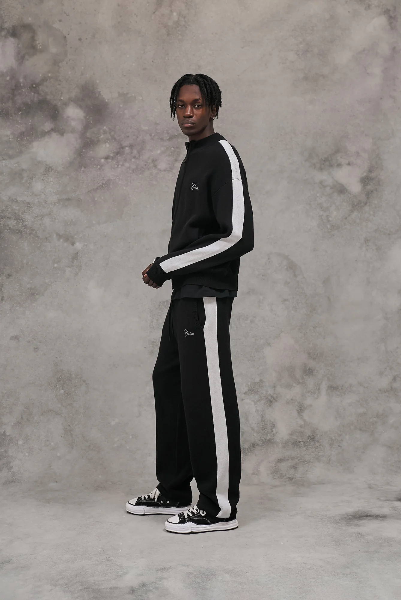 SIDE STRIPE KNITTED JOGGER - BLACK