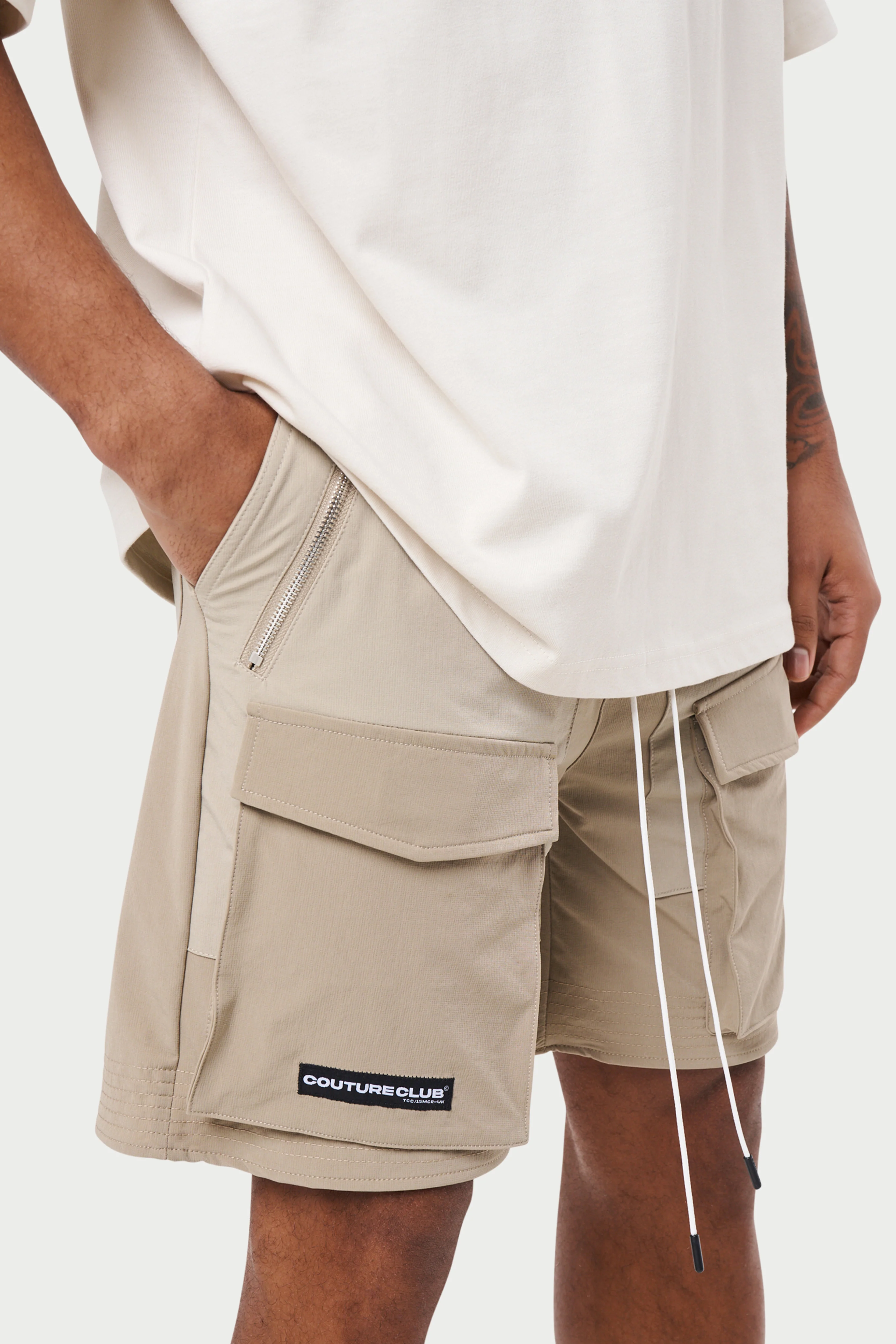 PANELLED CARGO SHORTS - BEIGE