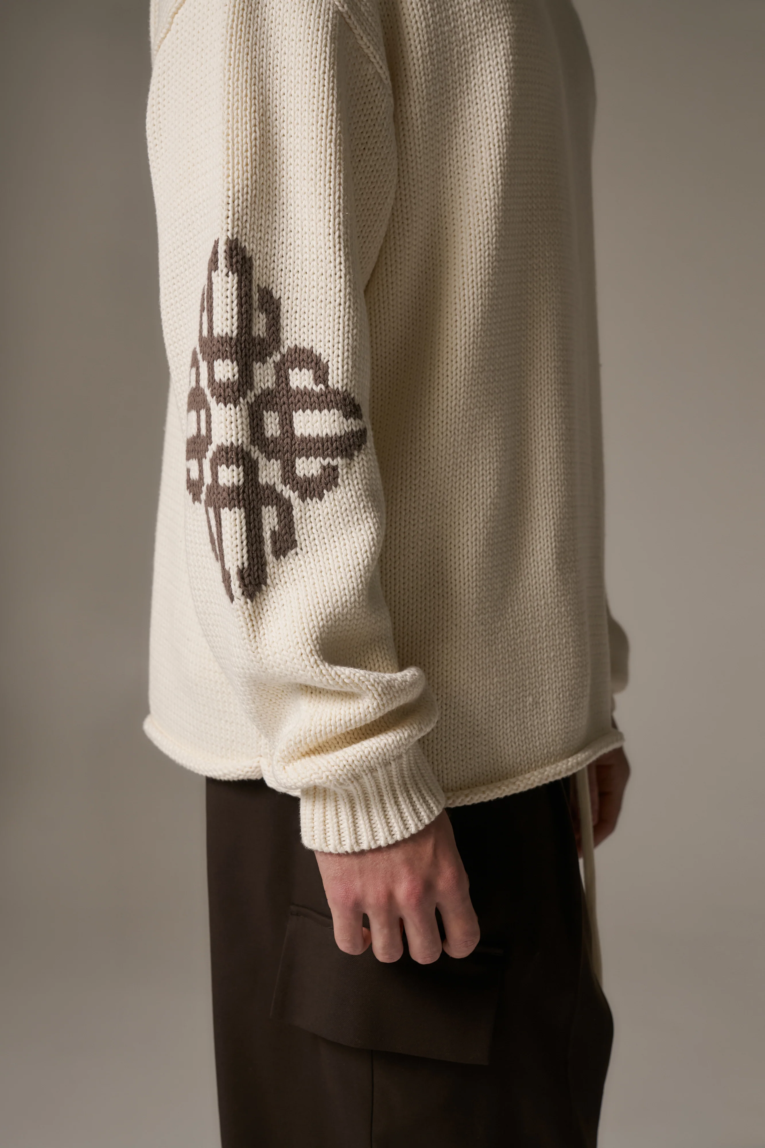 CHUNKY KNIT EMBLEM JUMPER - OFF WHITE