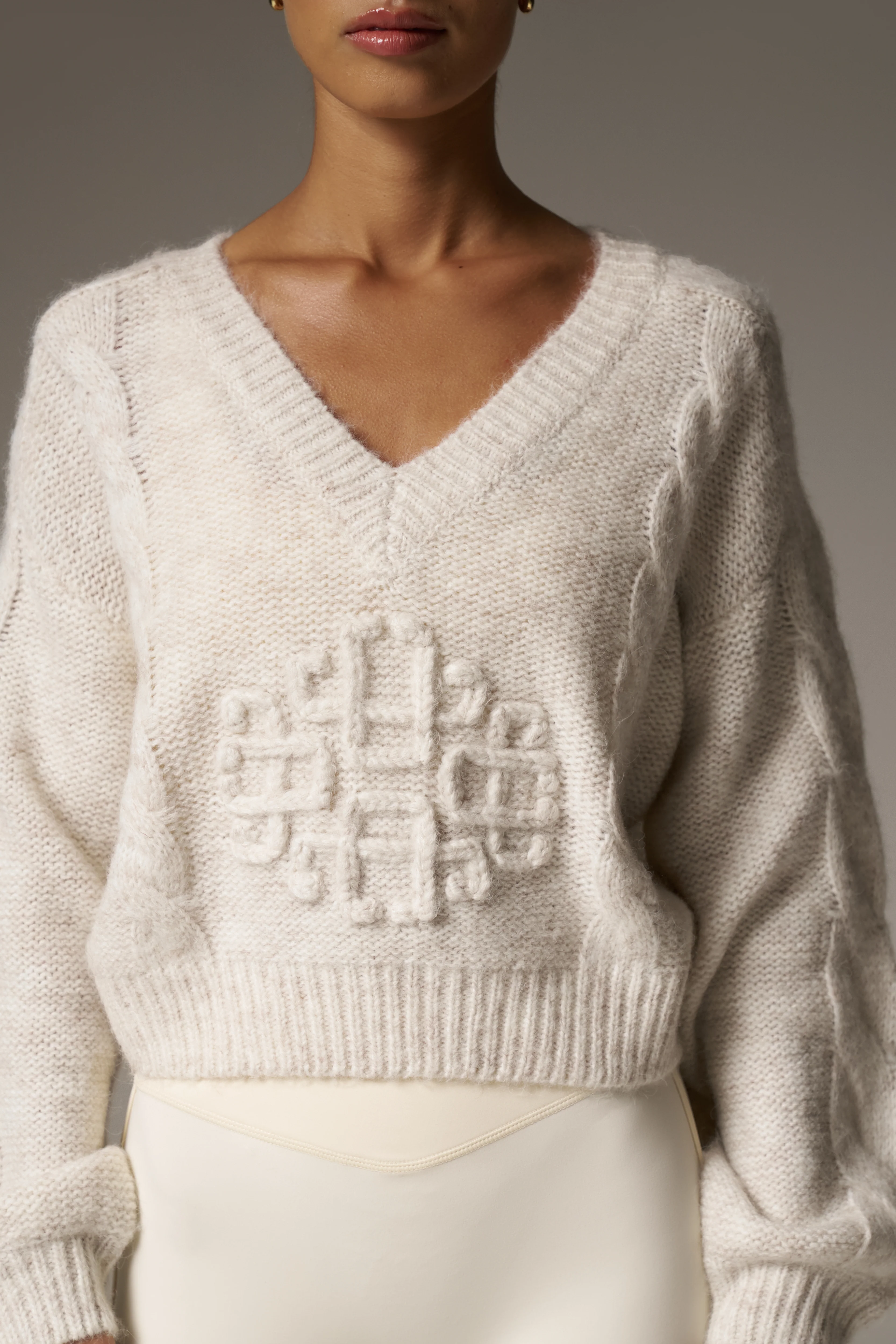 EMBLEM KNITTED V NECK JUMPER - BEIGE