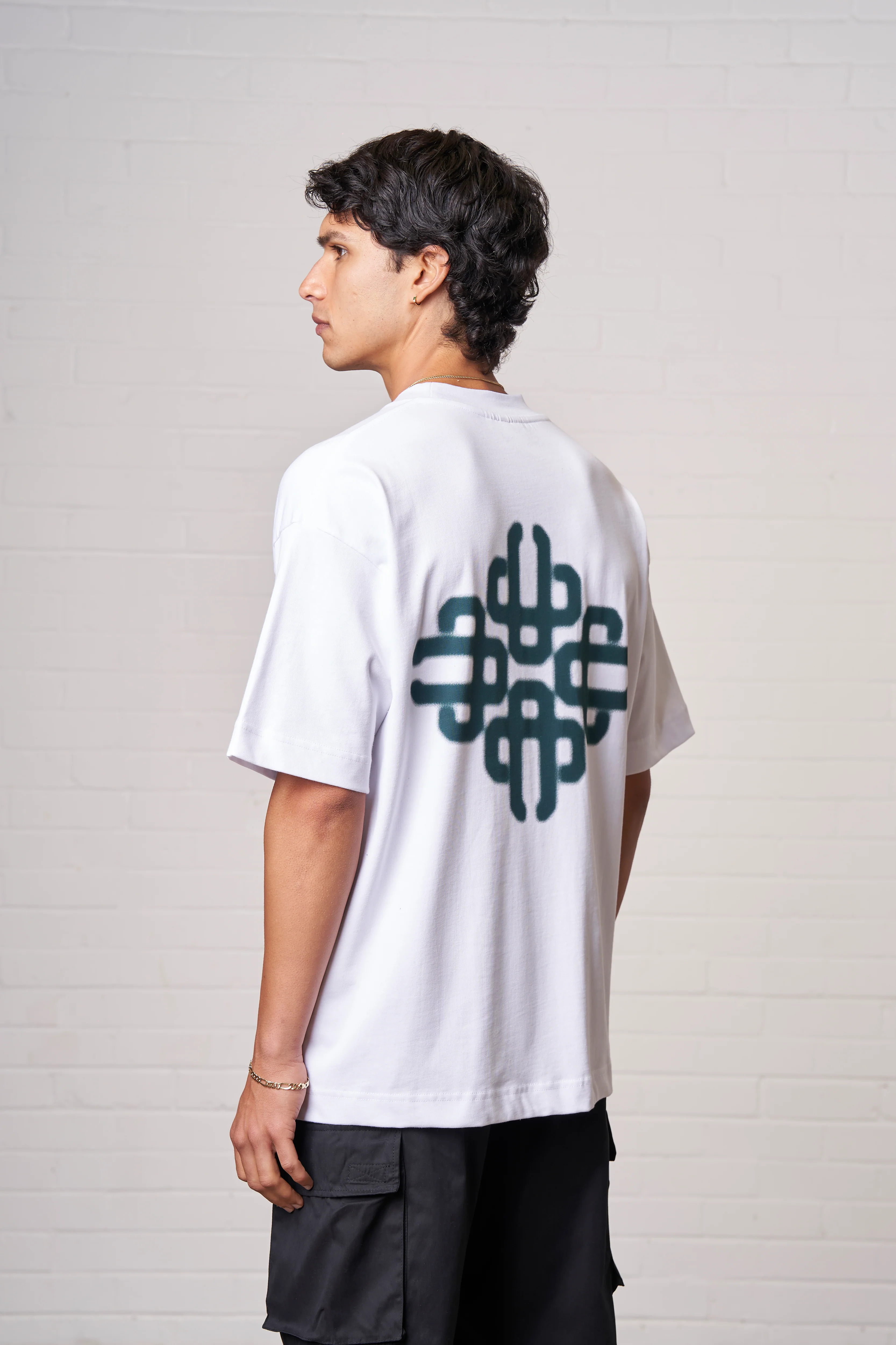 BLURRED GRAPHIC EMBLEM T-SHIRT - GREEN