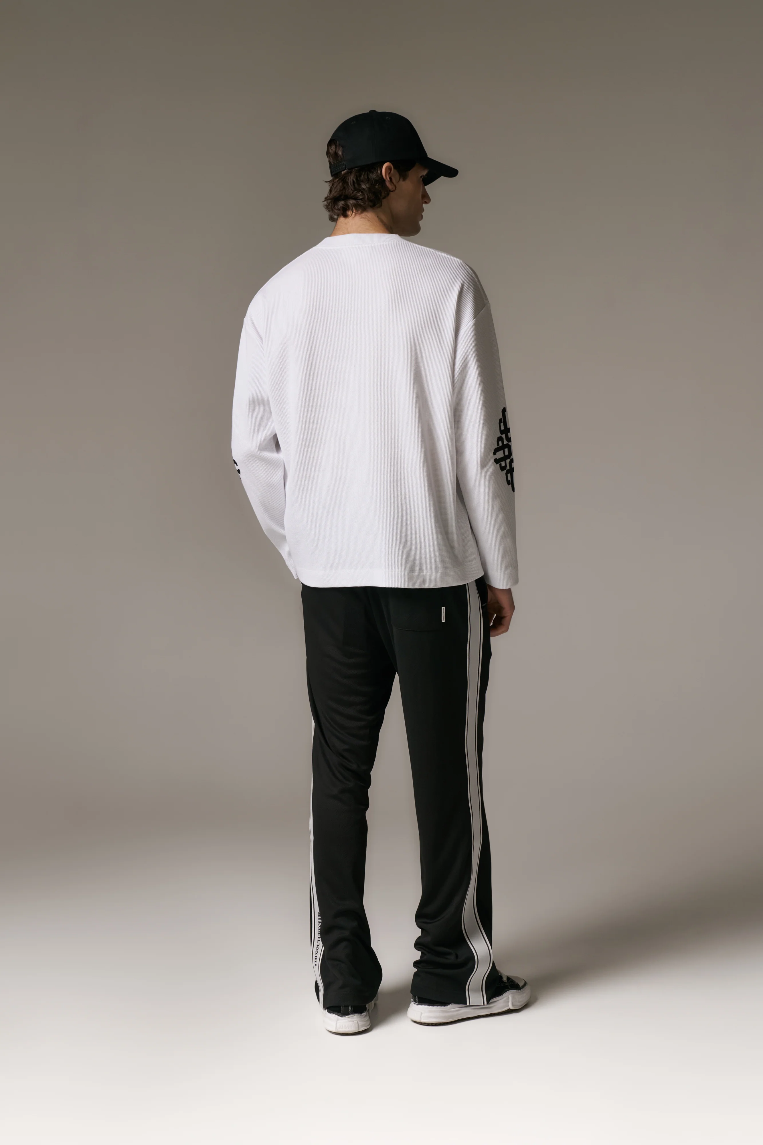EMBLEM WAFFLE LONG SLEEVE T-SHIRT - WHITE
