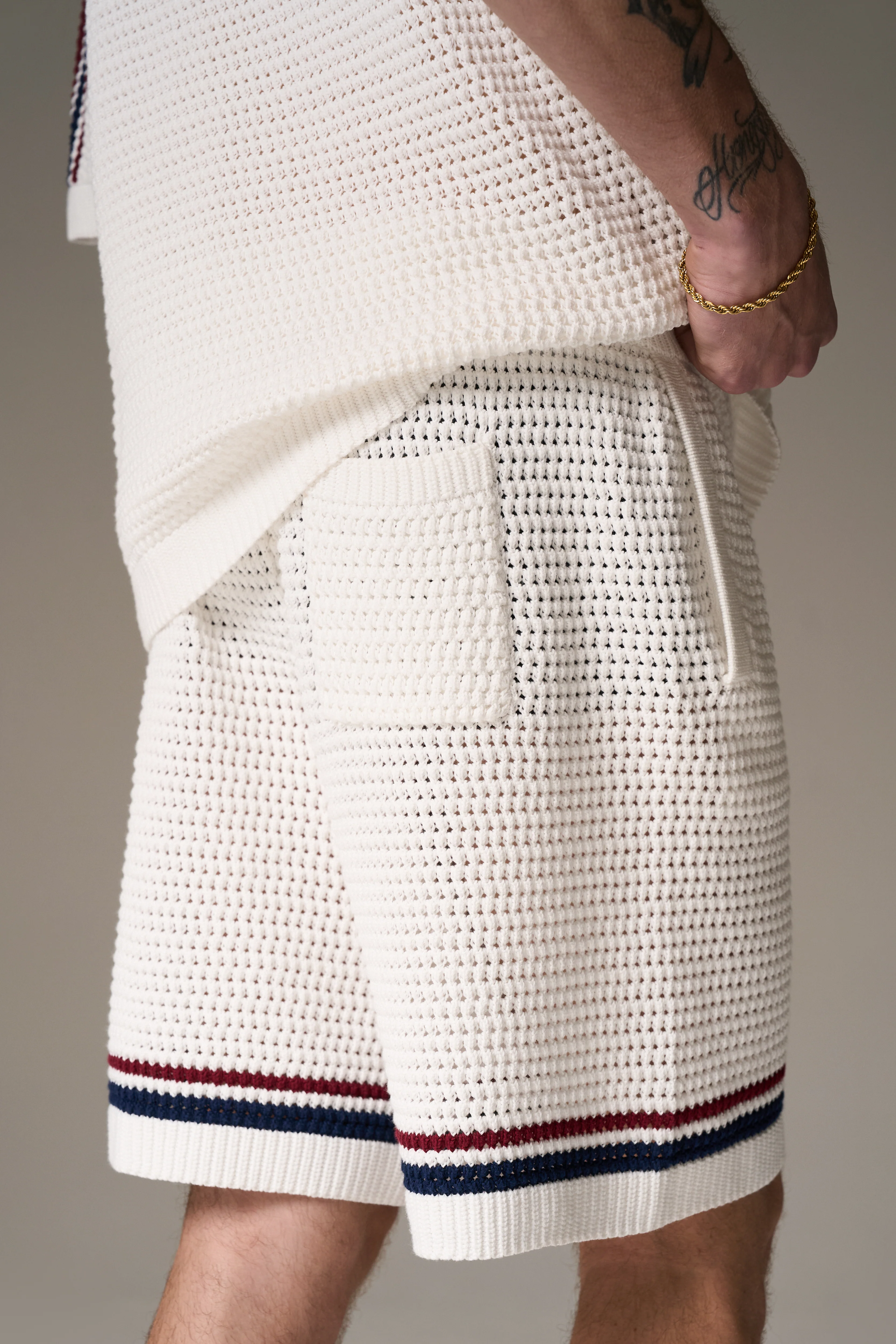 STRIPE CROCHET KNIT SHORTS - BURGUNDY