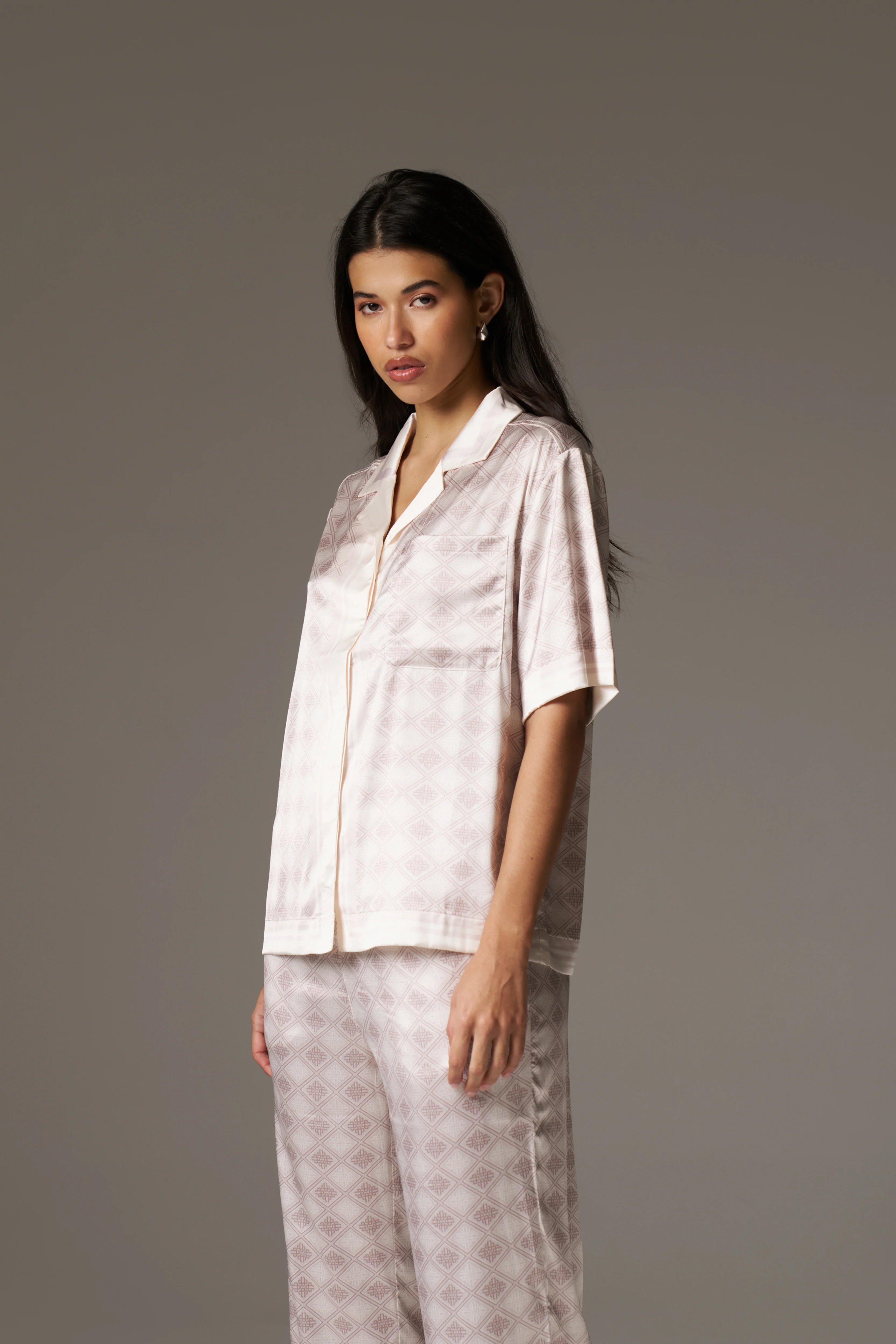 EMBLEM PRINT SHIRT - BEIGE