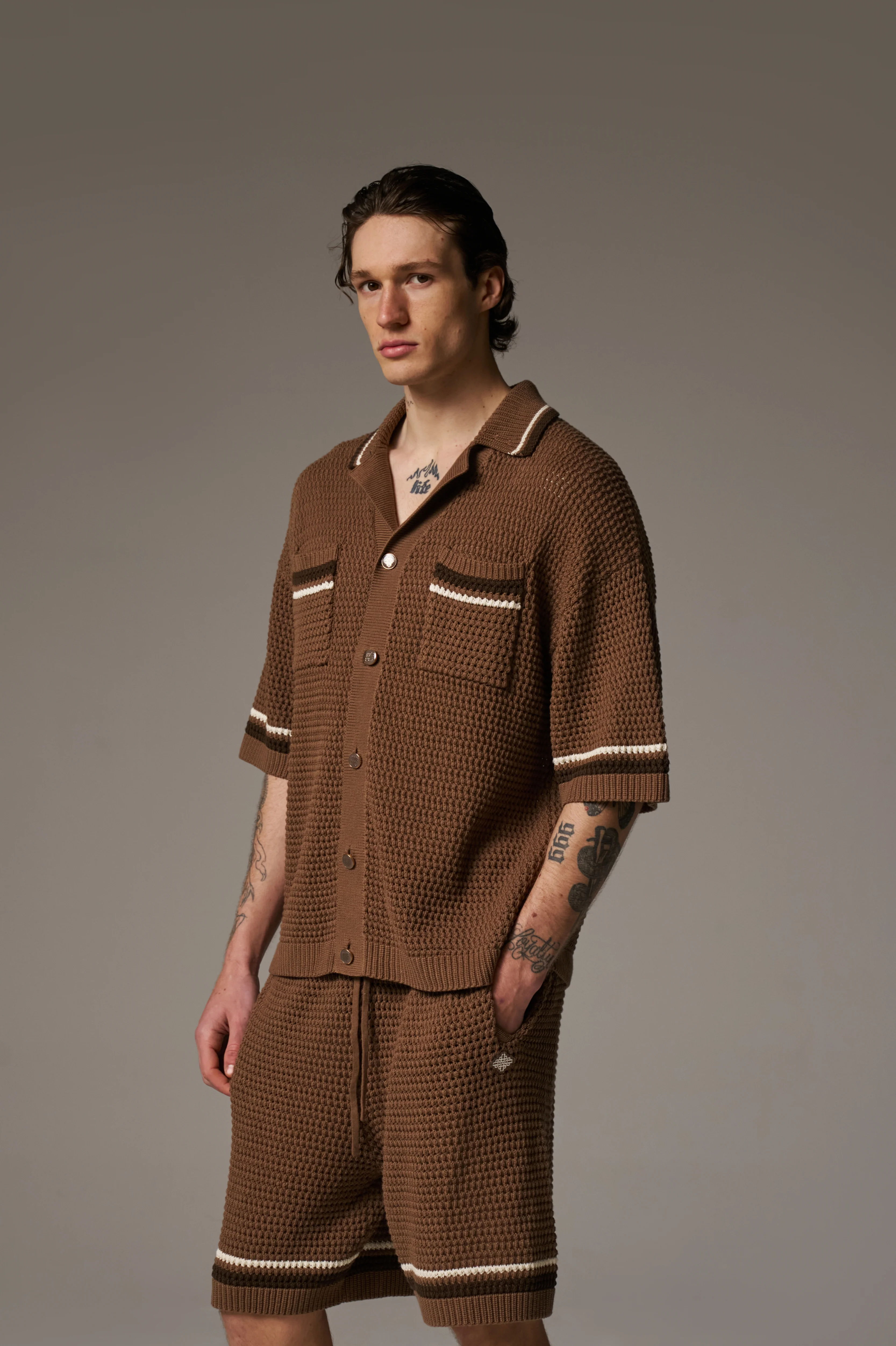 CROCHET KNITTED STRIPE SHIRT - BROWN