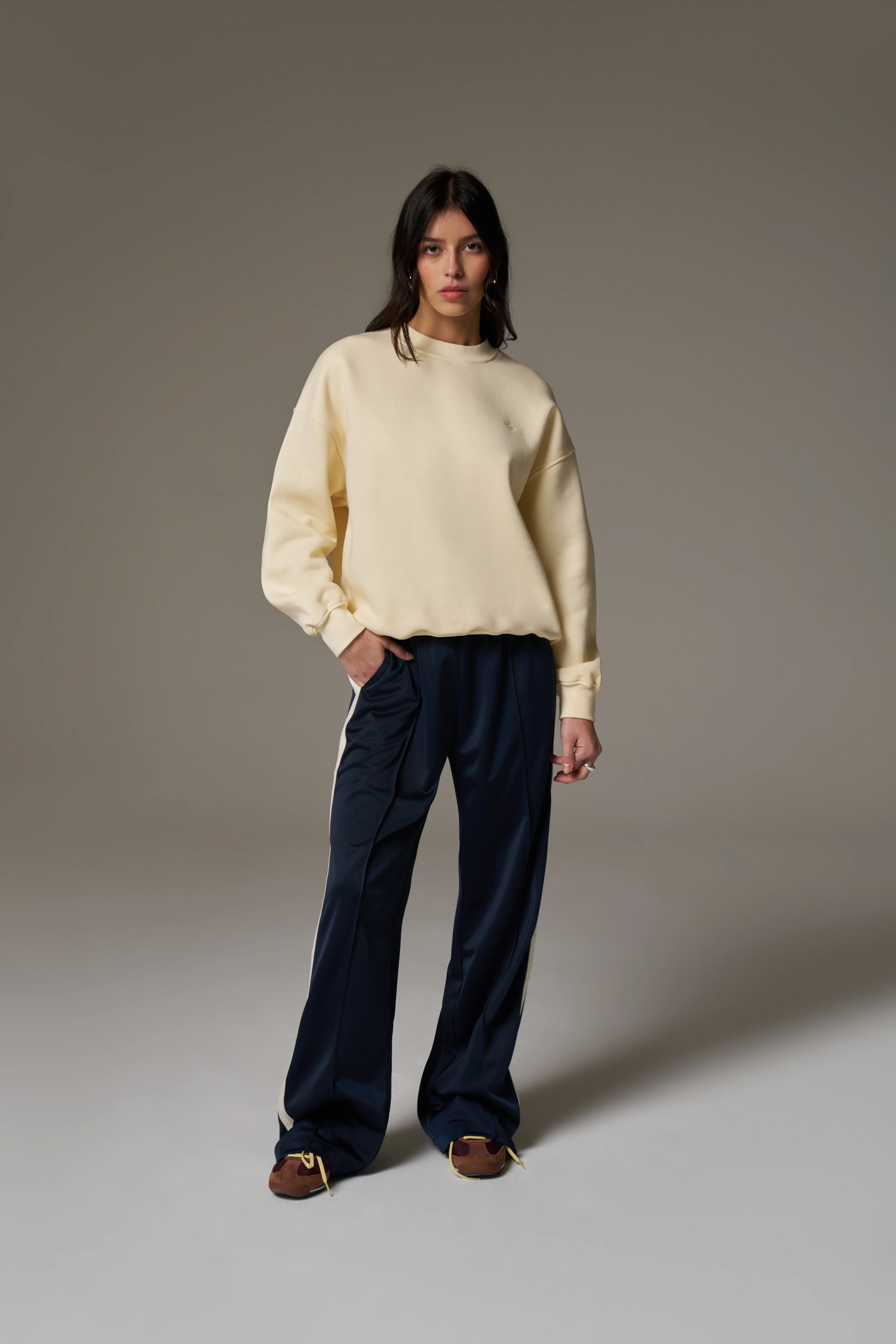 EMBLEM EMBROIDERED SWEATSHIRT - BUTTERMILK