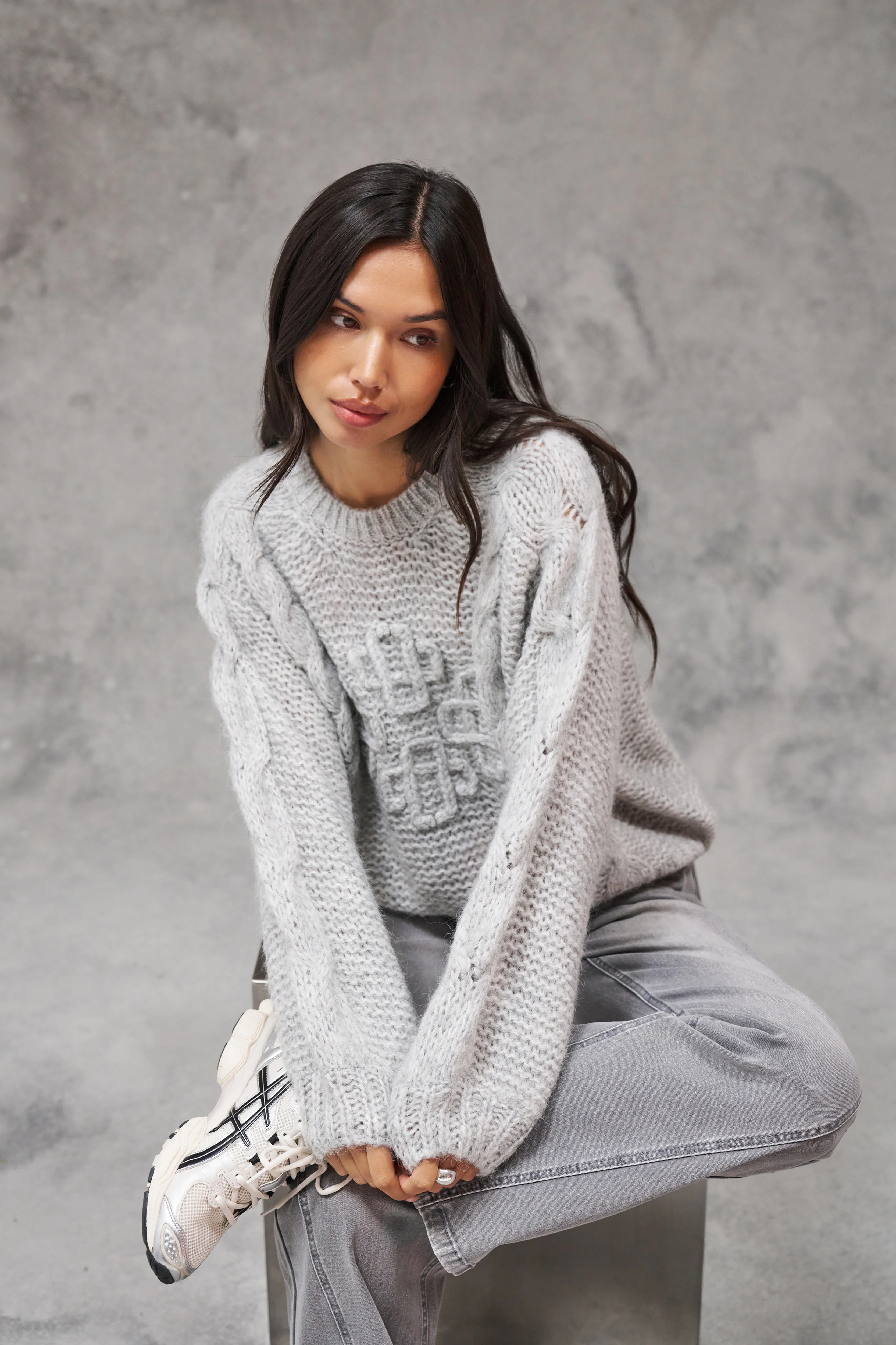 EMBLEM PLAITED OVERSIZED KNIT JUMPER - GREY MARL