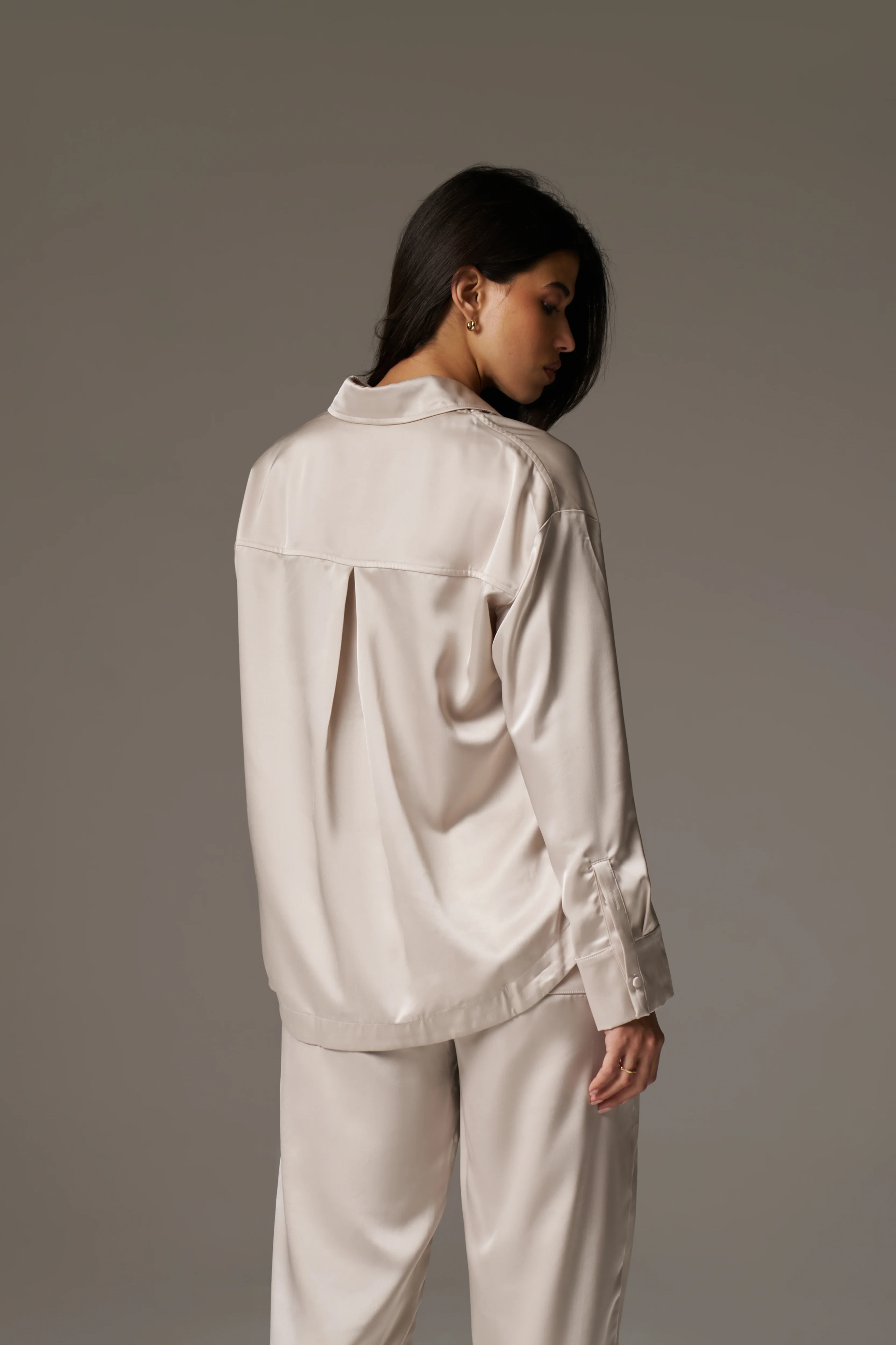 SATIN EMBLEM SHIRT - BEIGE