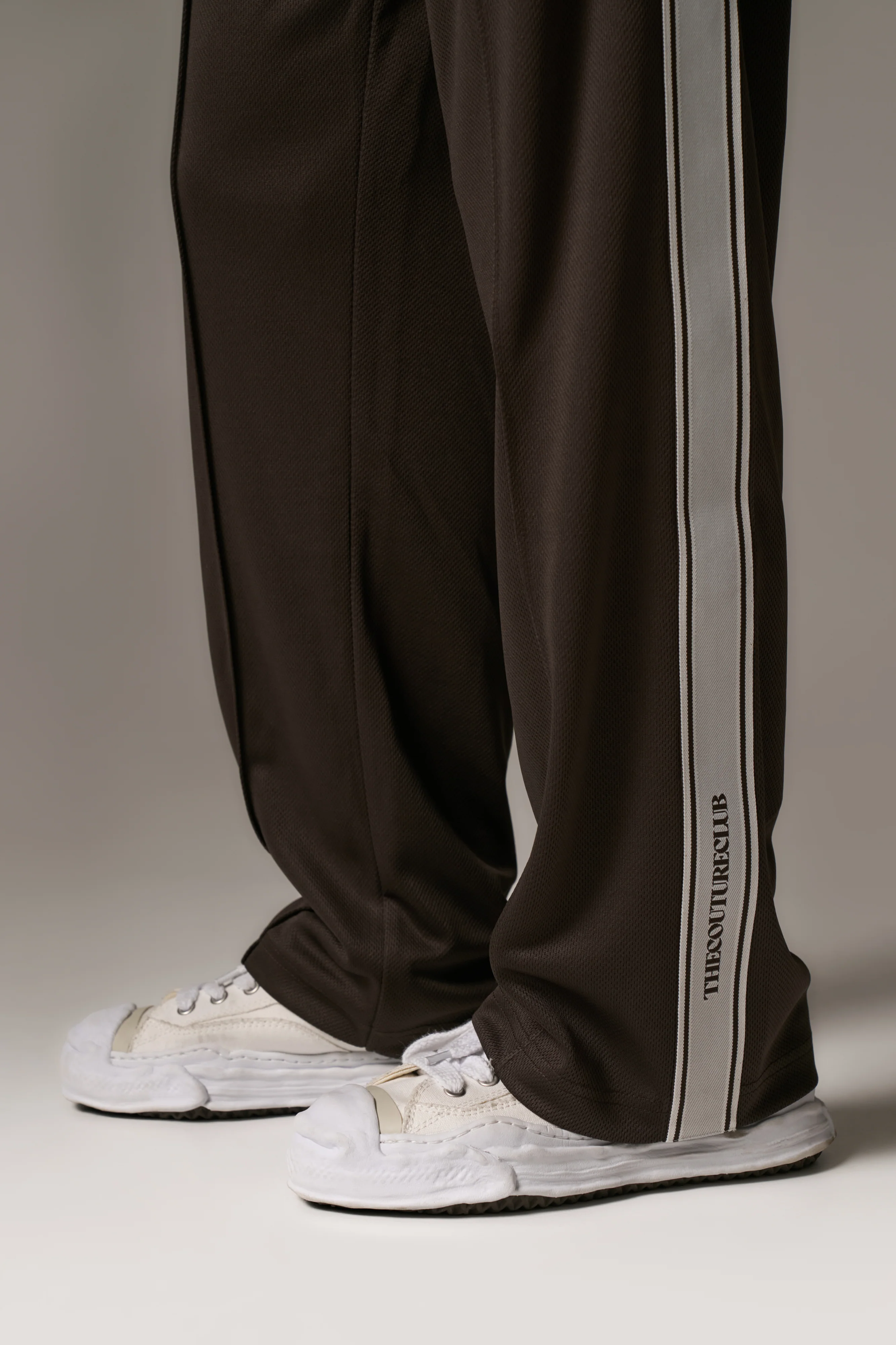 TAPE MESH JOGGER - BROWN