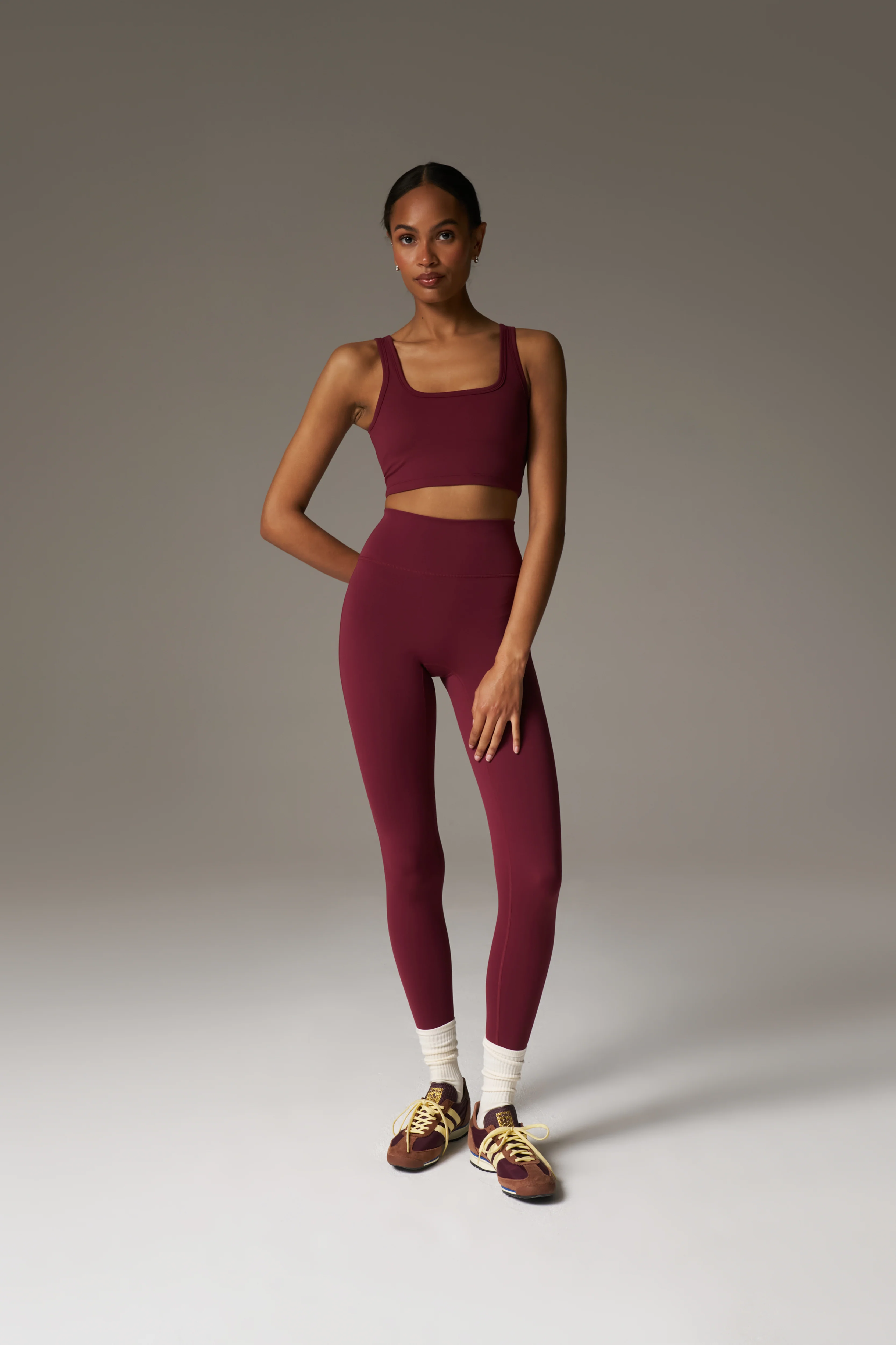 SCULPTING STRETCH EMBLEM SPORTS BRA - BURGUNDY