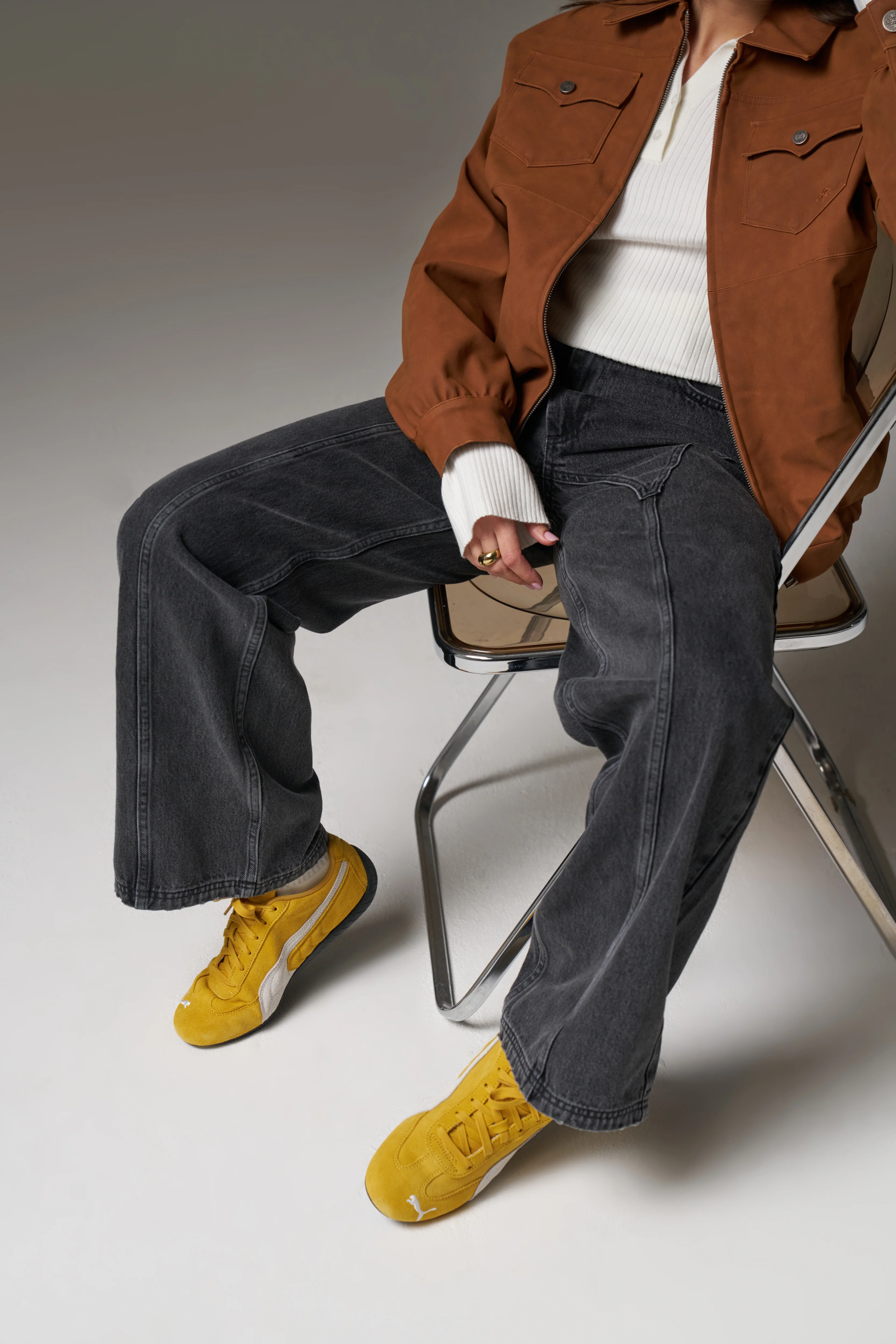 SEAM DETAIL WASHED JEANS - BLACK WASH