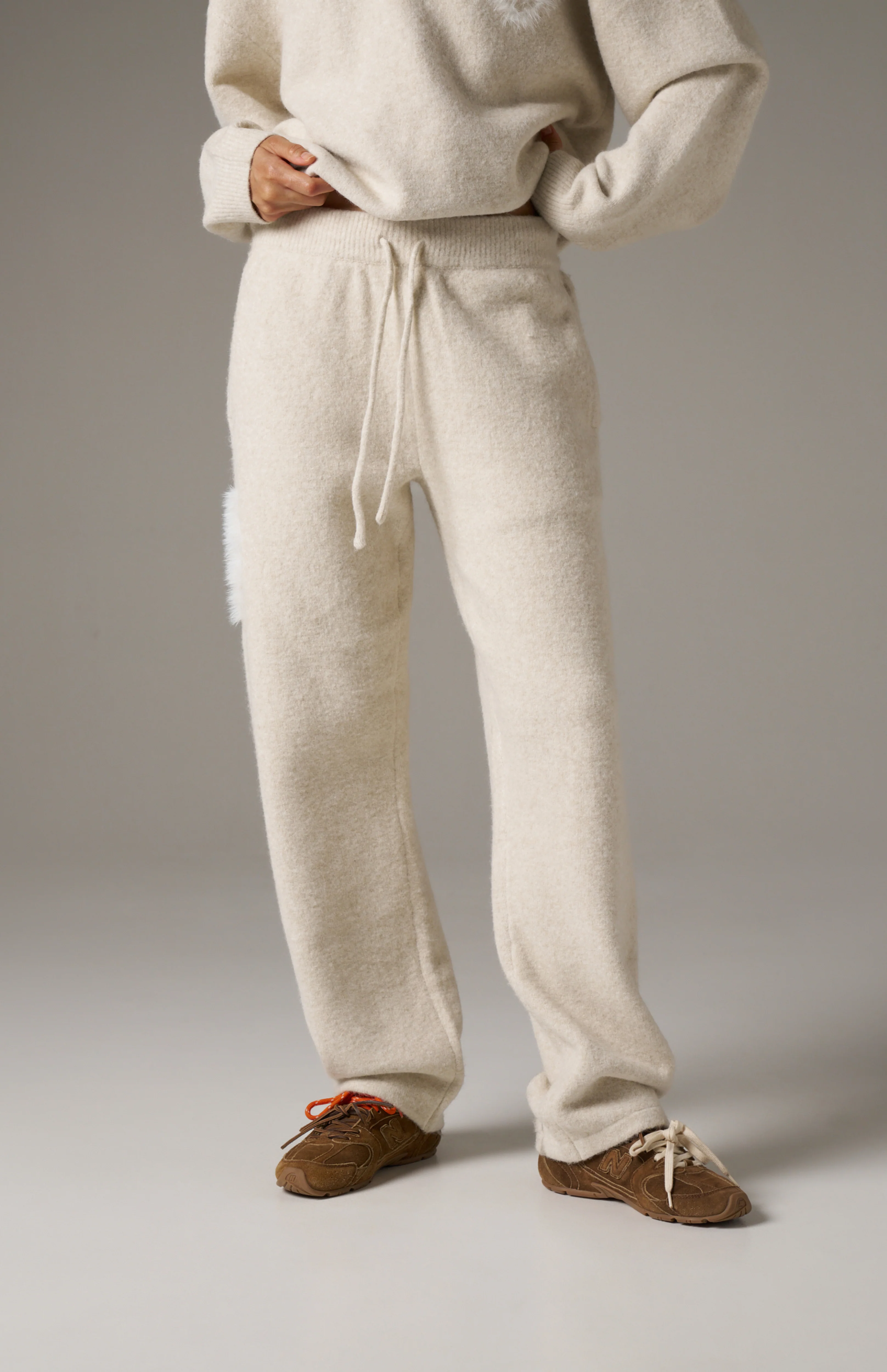 MONGRAM EMBLEM FLUFFY KNIT JOGGERS - BEIGE