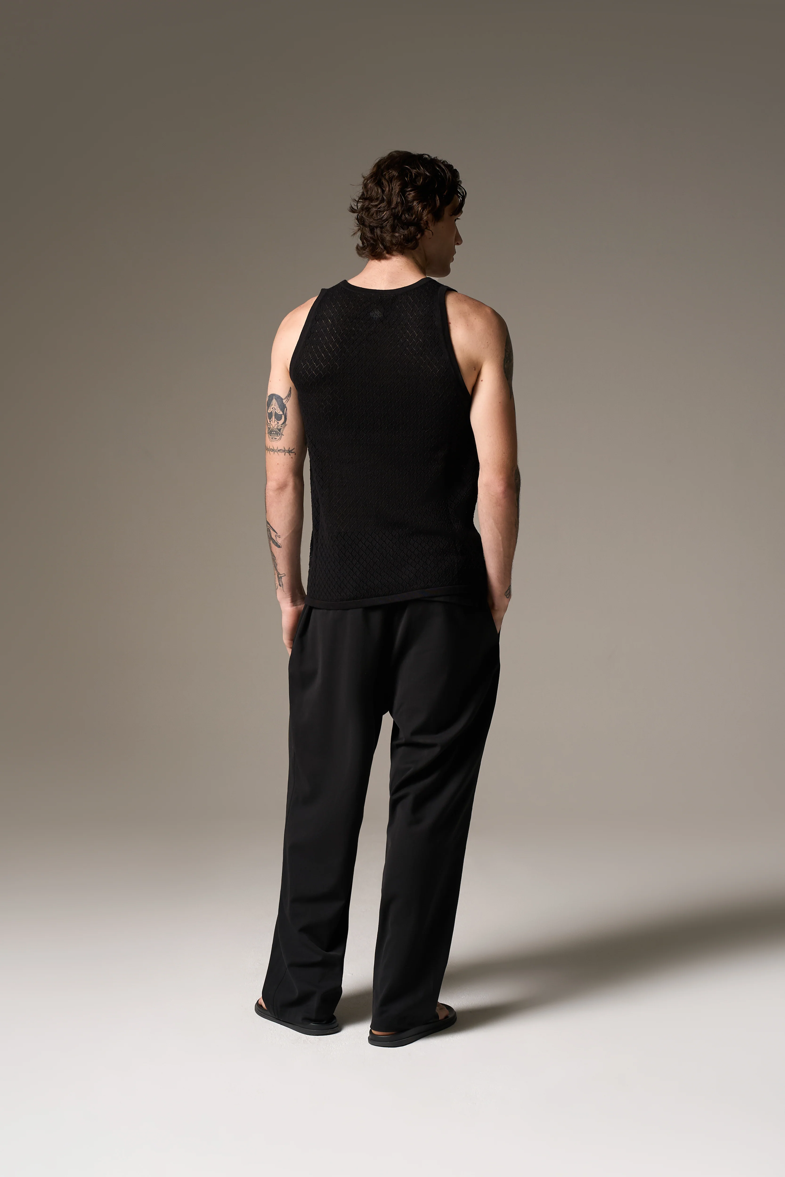 KNITTED VEST - BLACK