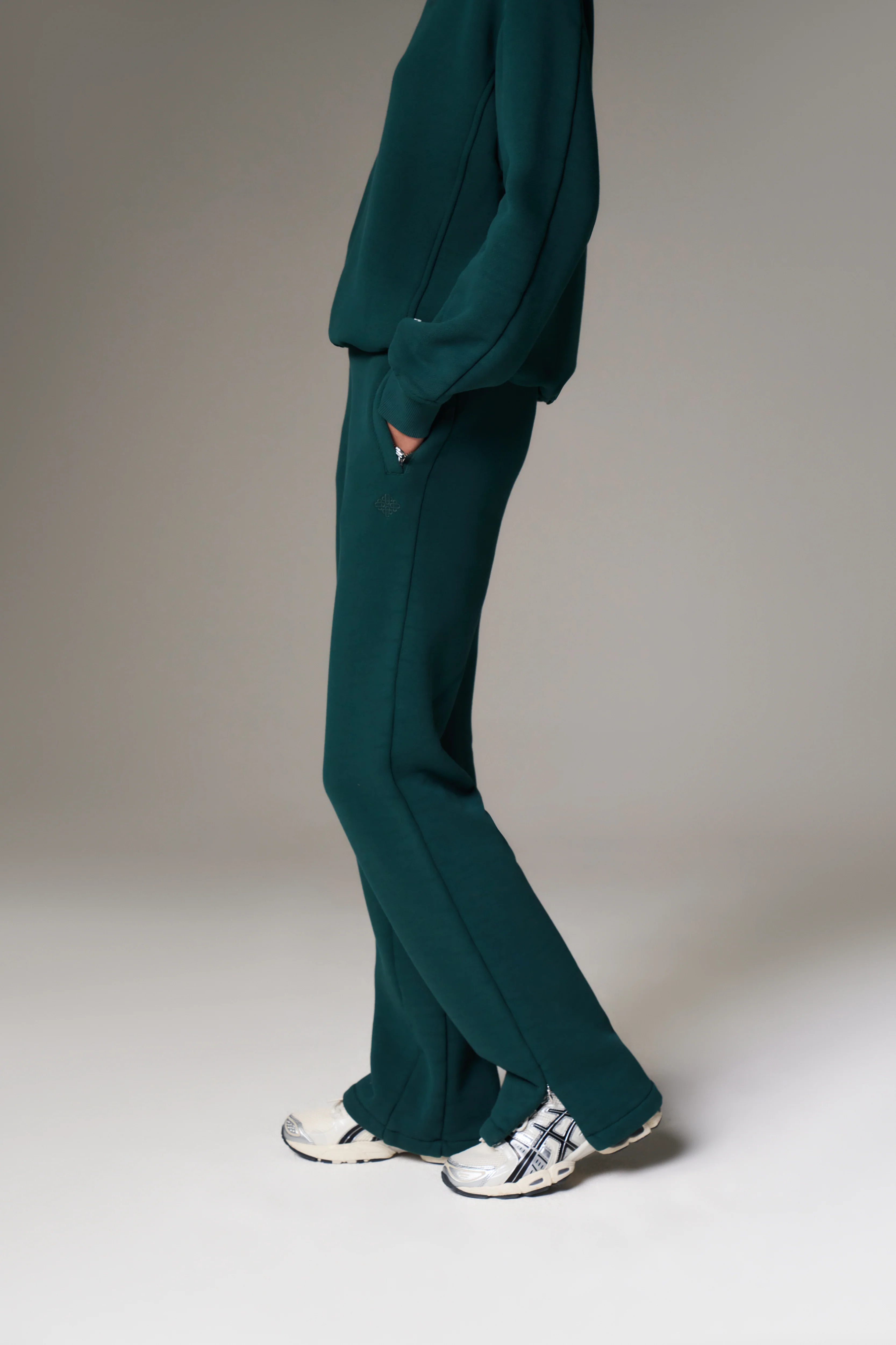 LAUNDERED CLASSICS STRAIGHT LEG JOGGERS - GREEN