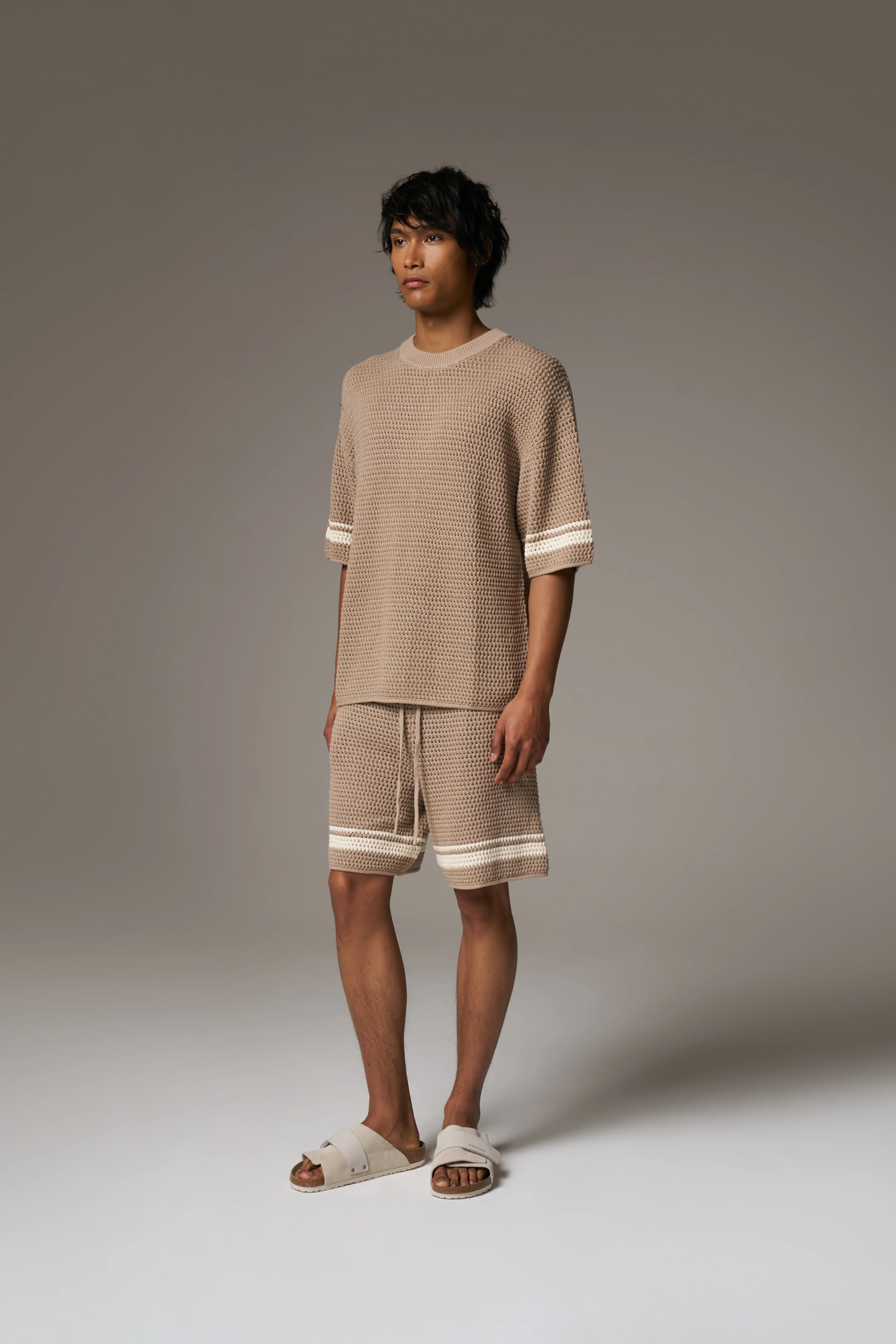 CROCHET KNITTED CONTRAST STRIPE T-SHIRT - BROWN