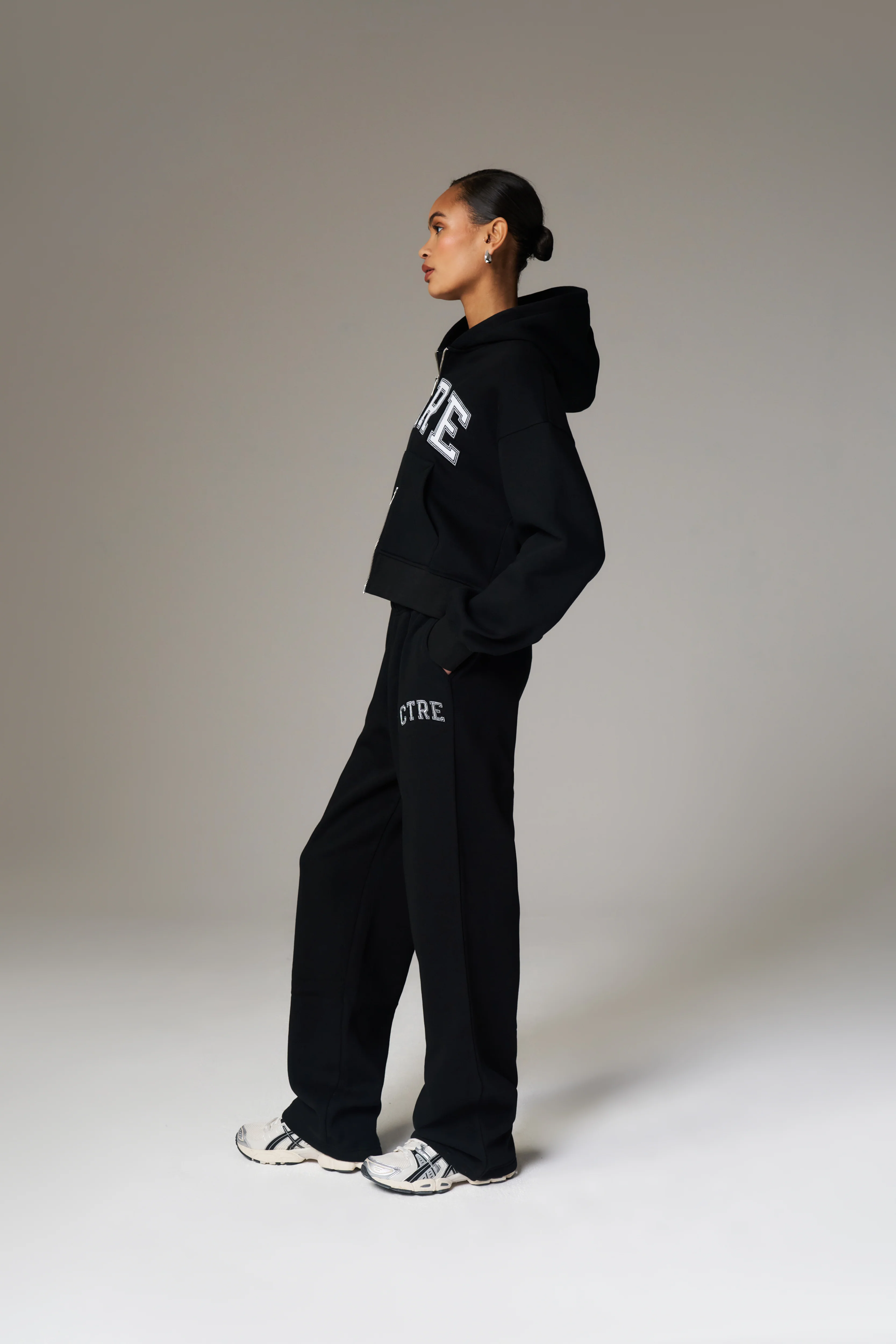 CTRE CROPPED ZIP THROUGH HOODIE - BLACK
