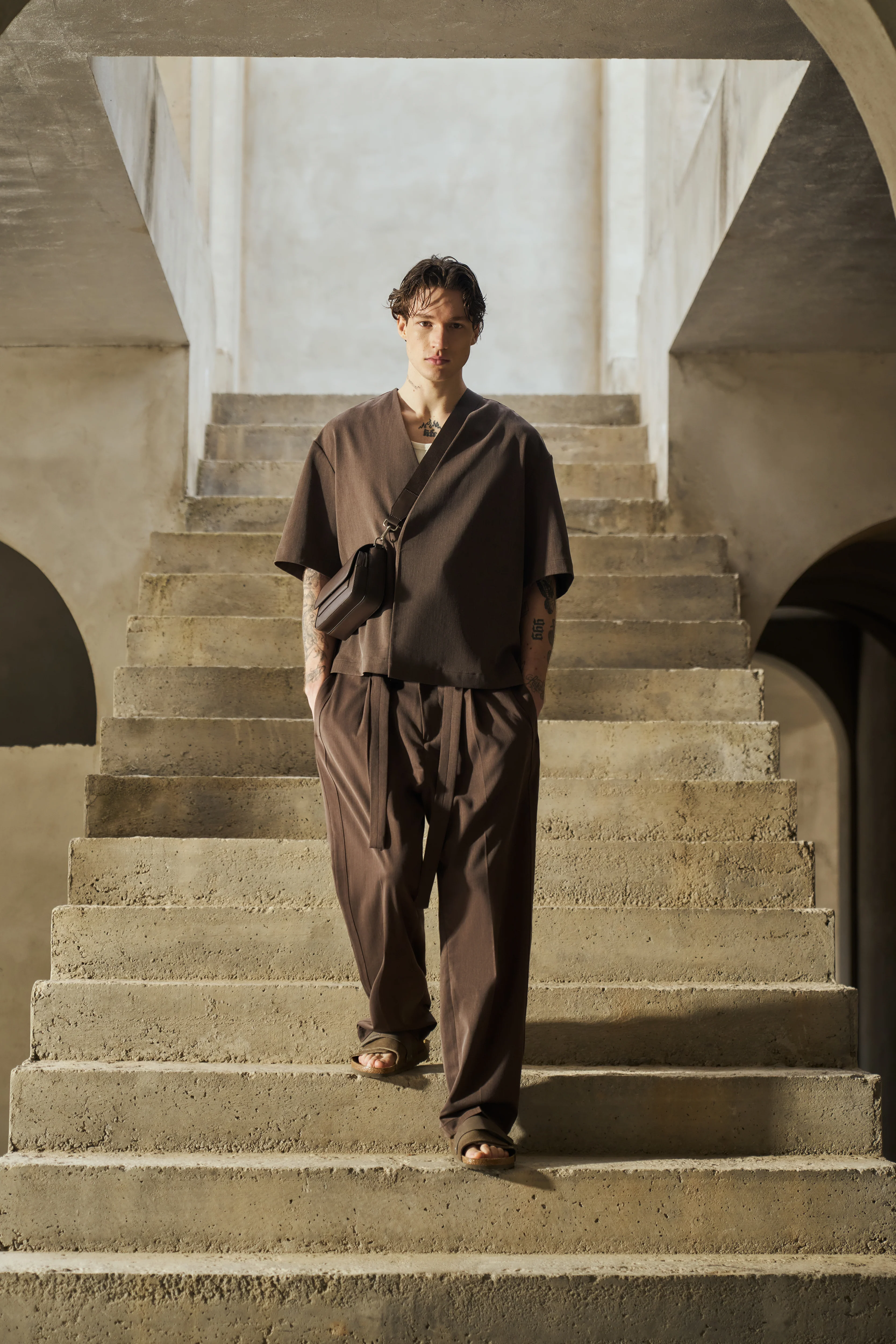 SMART TIE BELTED TROUSERS - BROWN