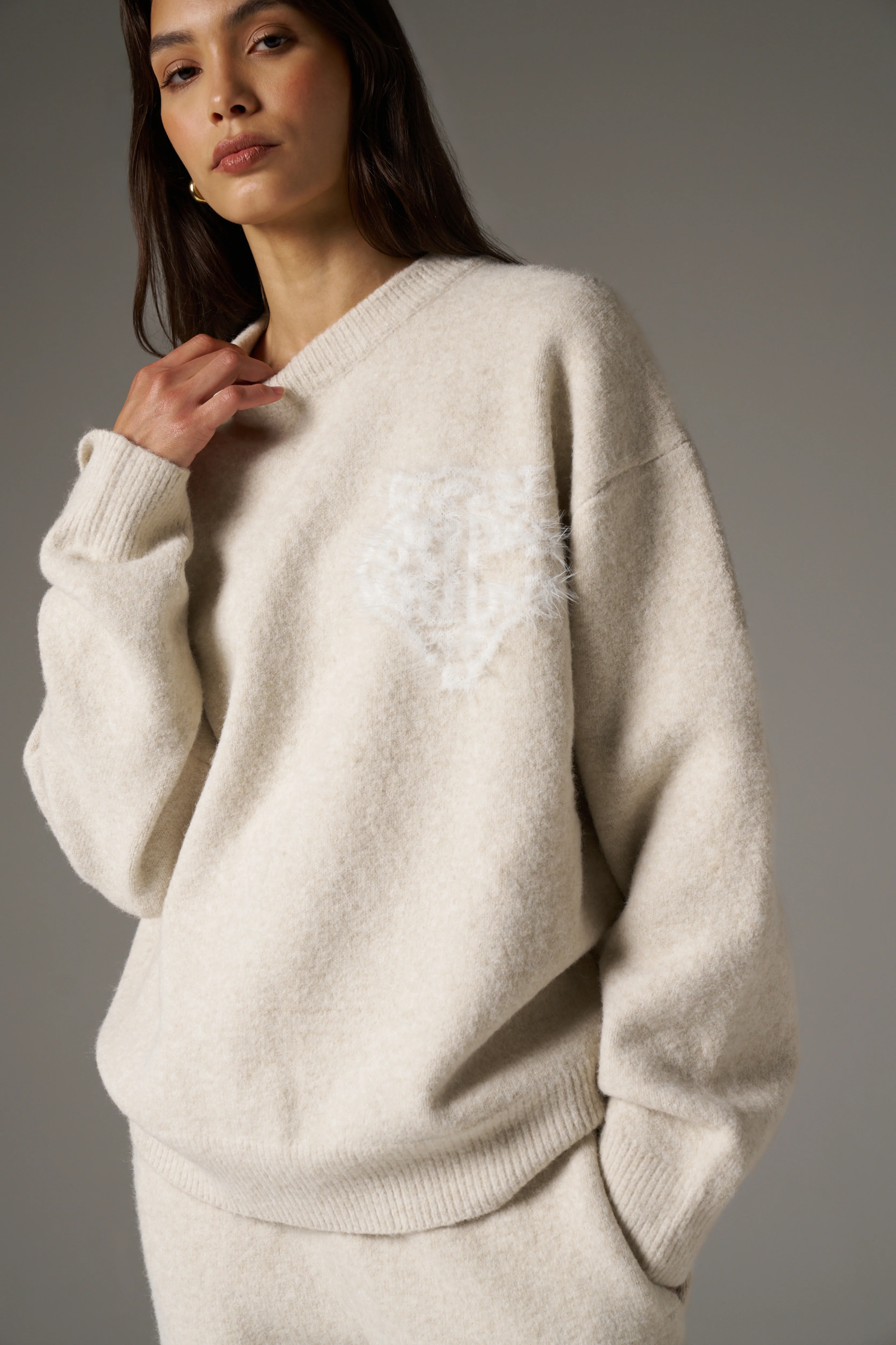 MONOGRAM EMBLEM FLUFFY KNIT CREW - BEIGE