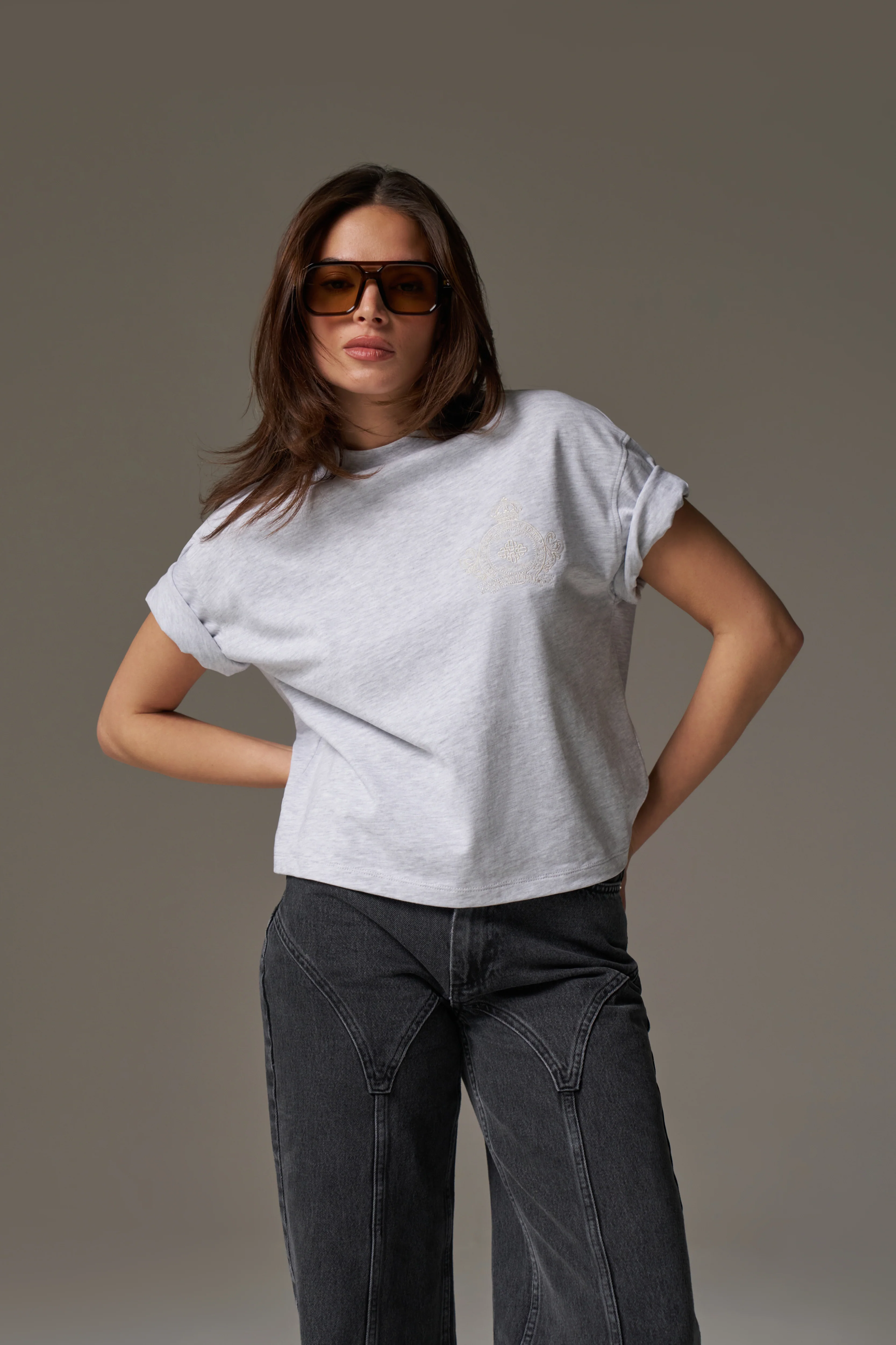 EMBROIDERED CREST T-SHIRT - GREY MARL