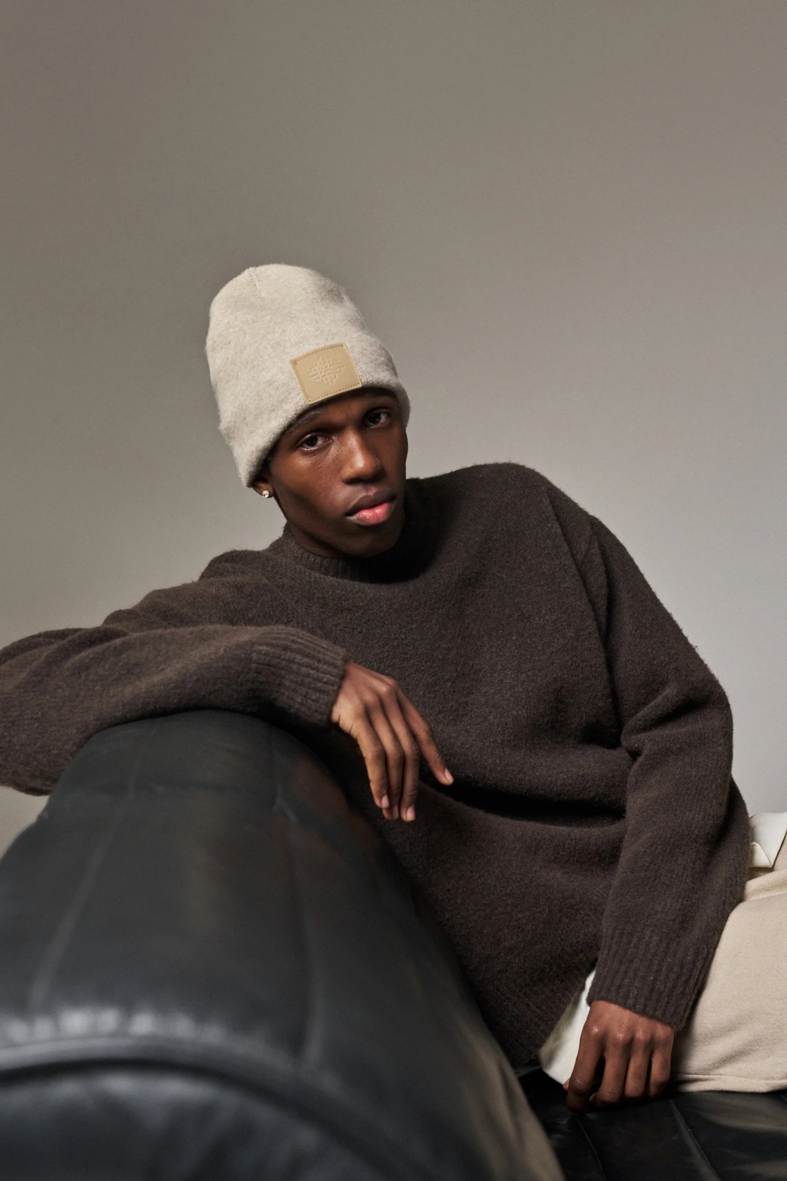 COPYRIGHT BRUSHED KNIT JUMPER - BROWN