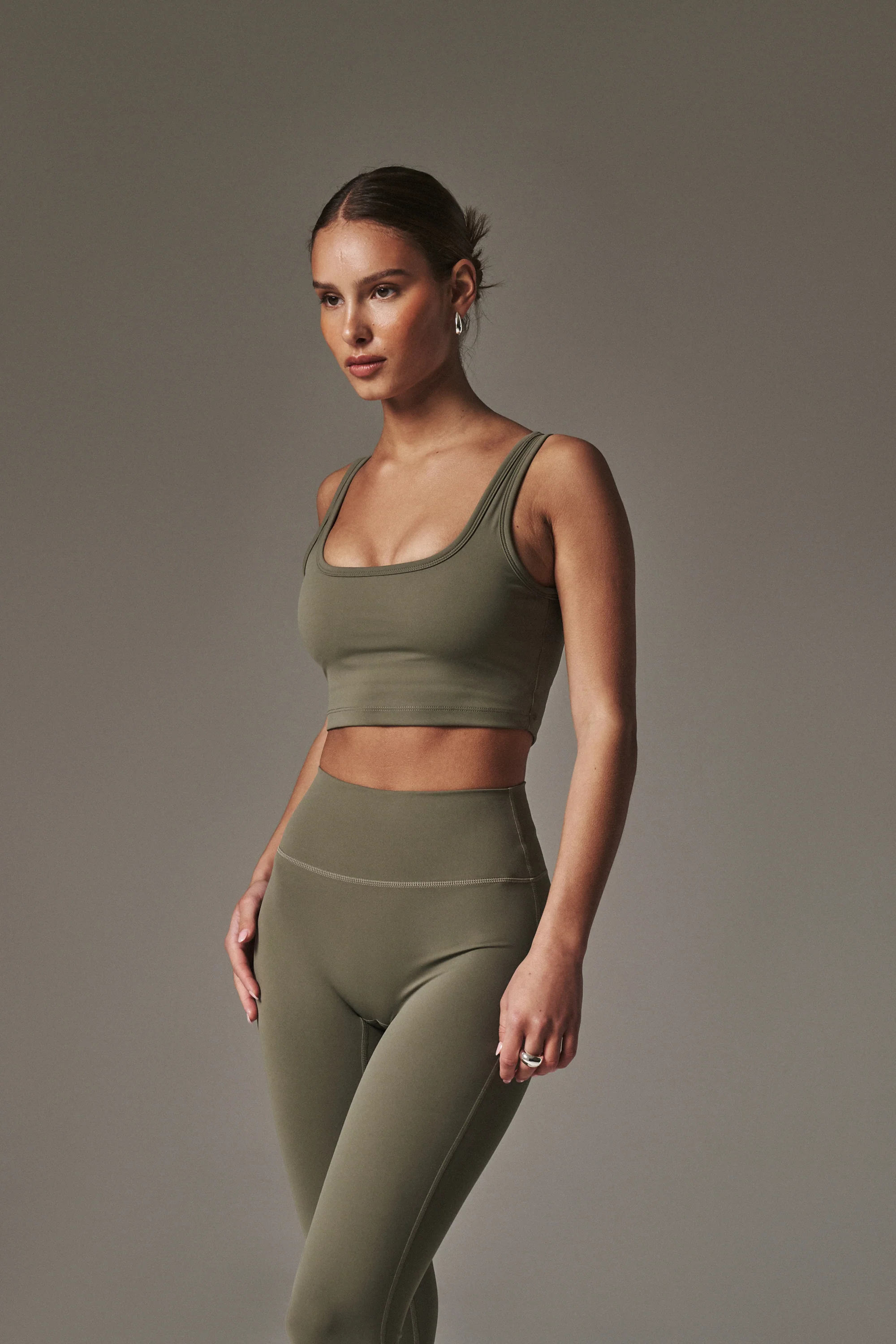 SCULPTING STRETCH EMBLEM SPORTS BRA - KHAKI