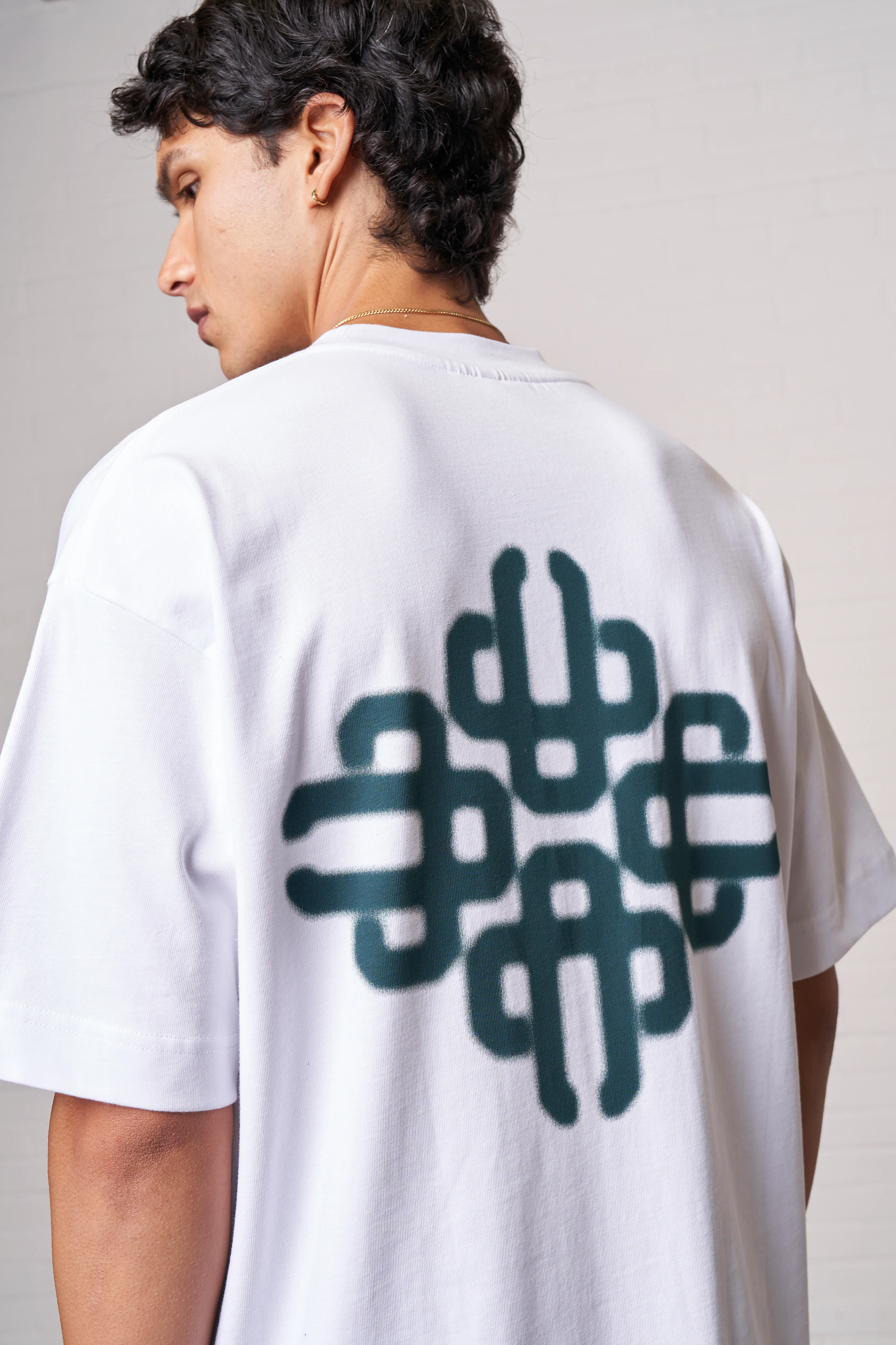 BLURRED GRAPHIC EMBLEM T-SHIRT - GREEN
