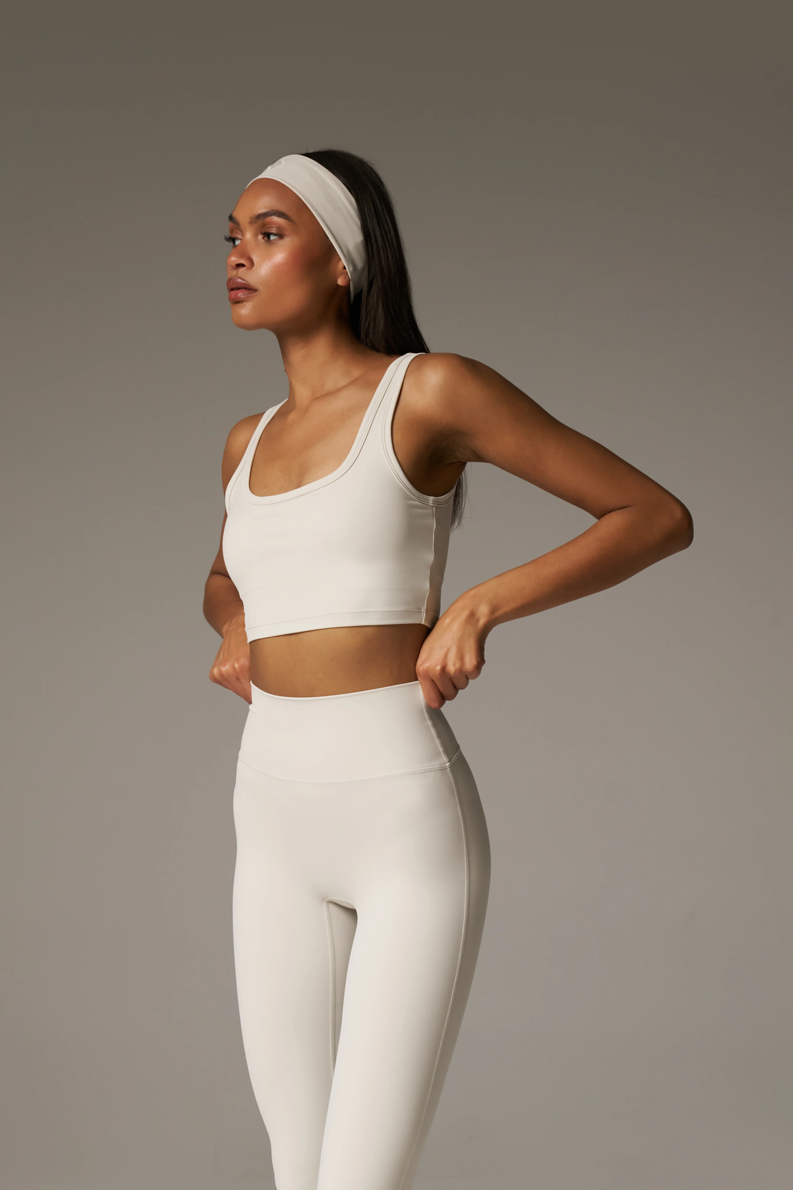 SCULPTING STRETCH EMBLEM SPORTS BRA - BONE