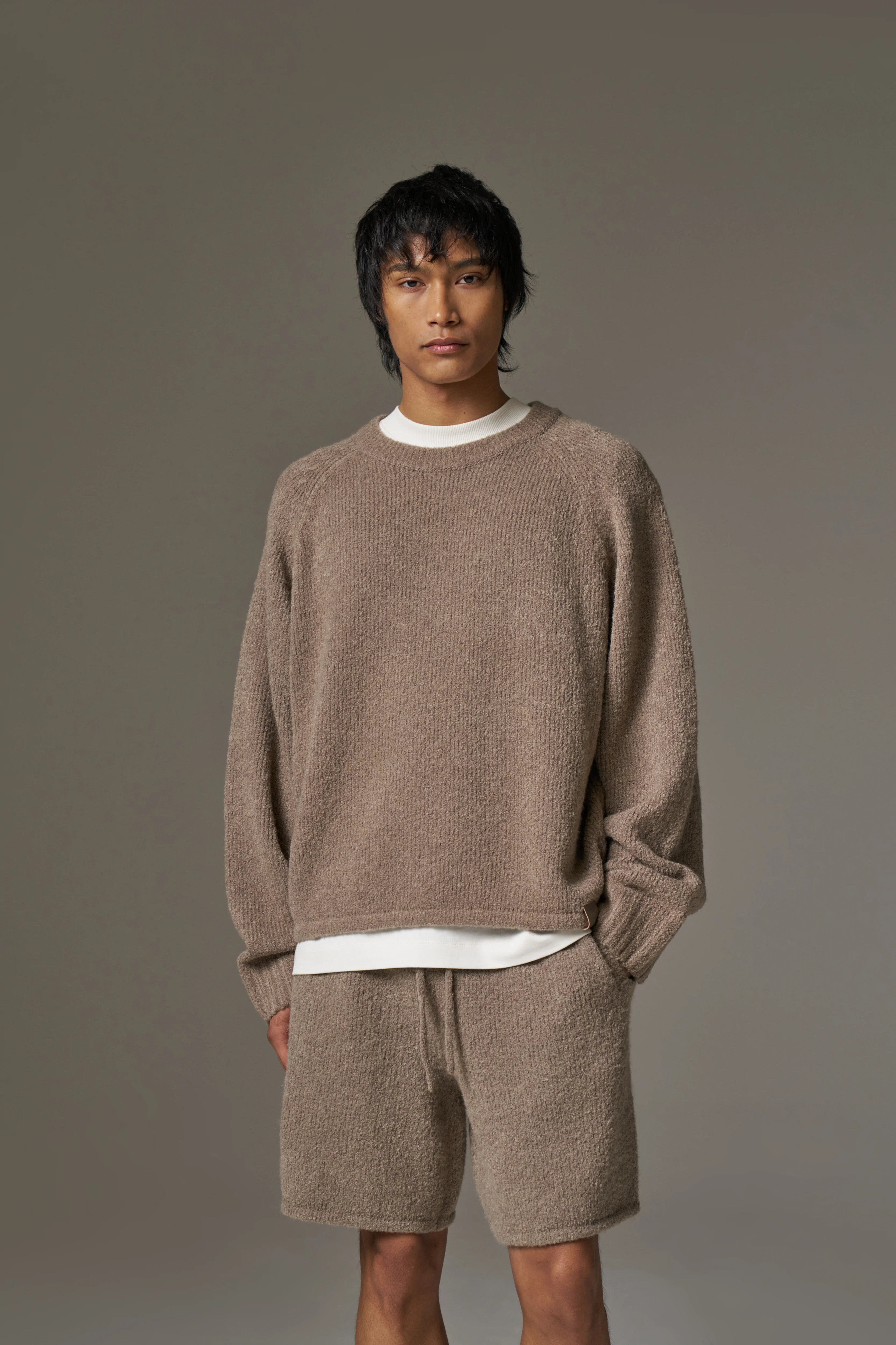 BOUCLE KNIT RAGLAN CREW - BROWN