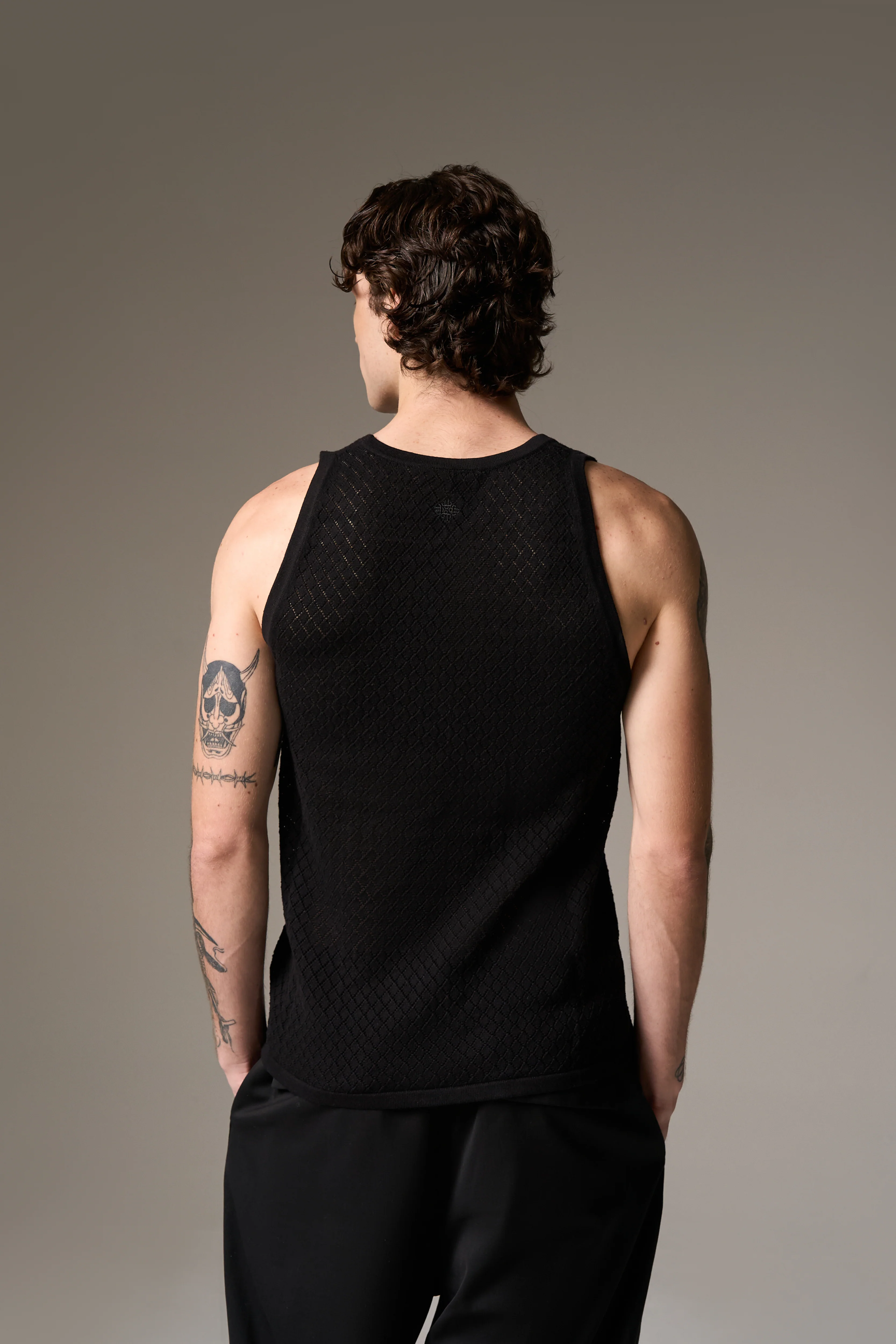 KNITTED VEST - BLACK