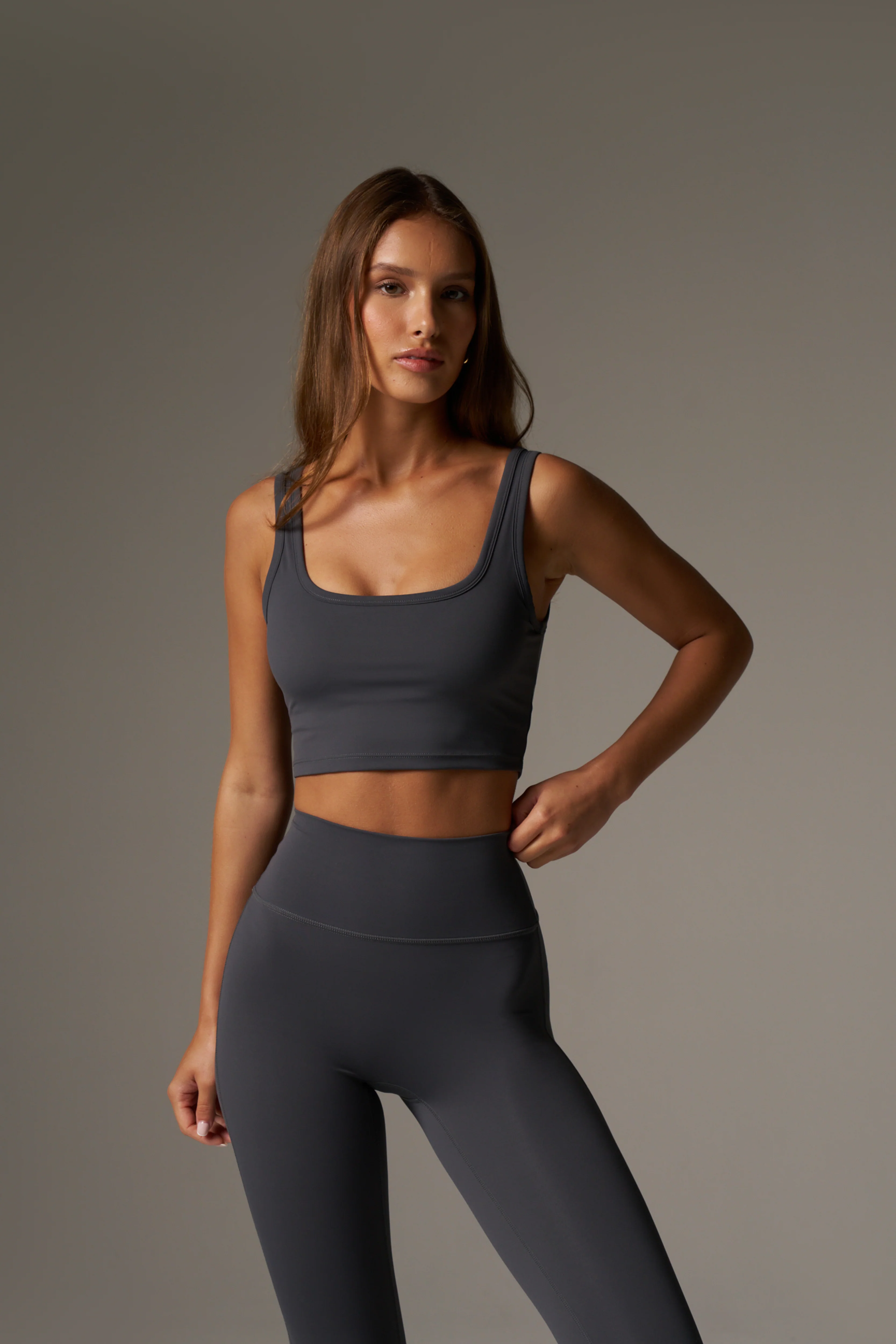 SCULPTING STRETCH EMBLEM SPORTS BRA - MIDNIGHT GREY
