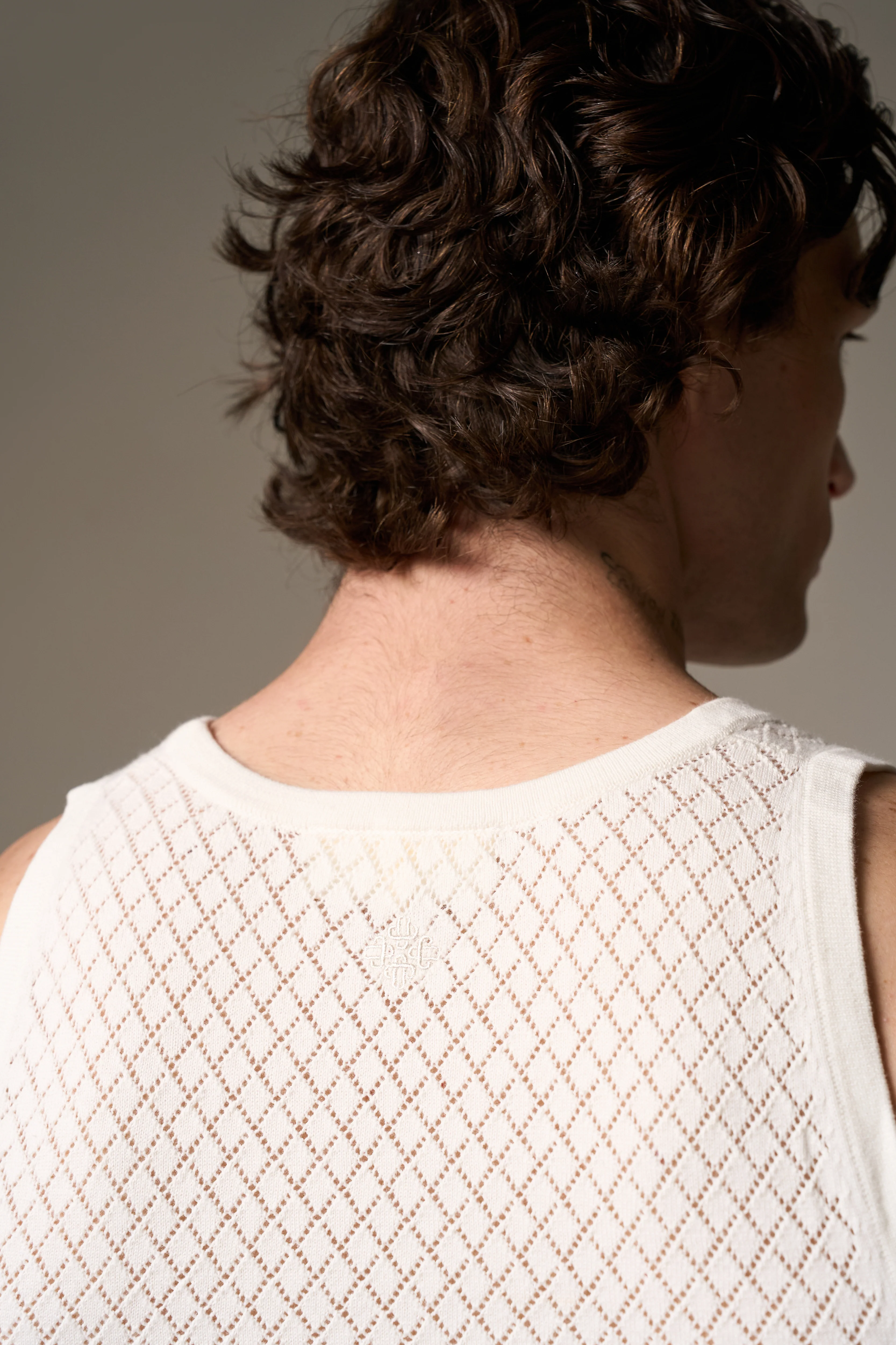 KNITTED VEST - WHITE